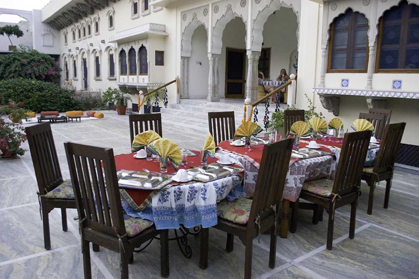 Outdoor Dining - Dera Mandawa