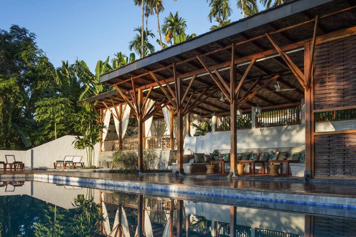 Pool and bar area - Jalakara