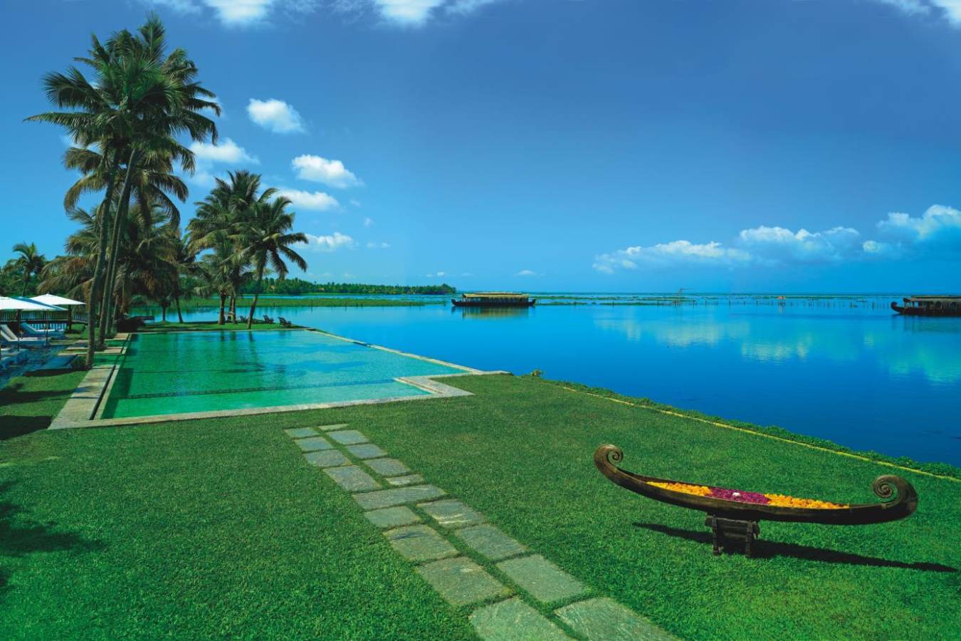 Infinity Pool - Kumarakom Lake Resort