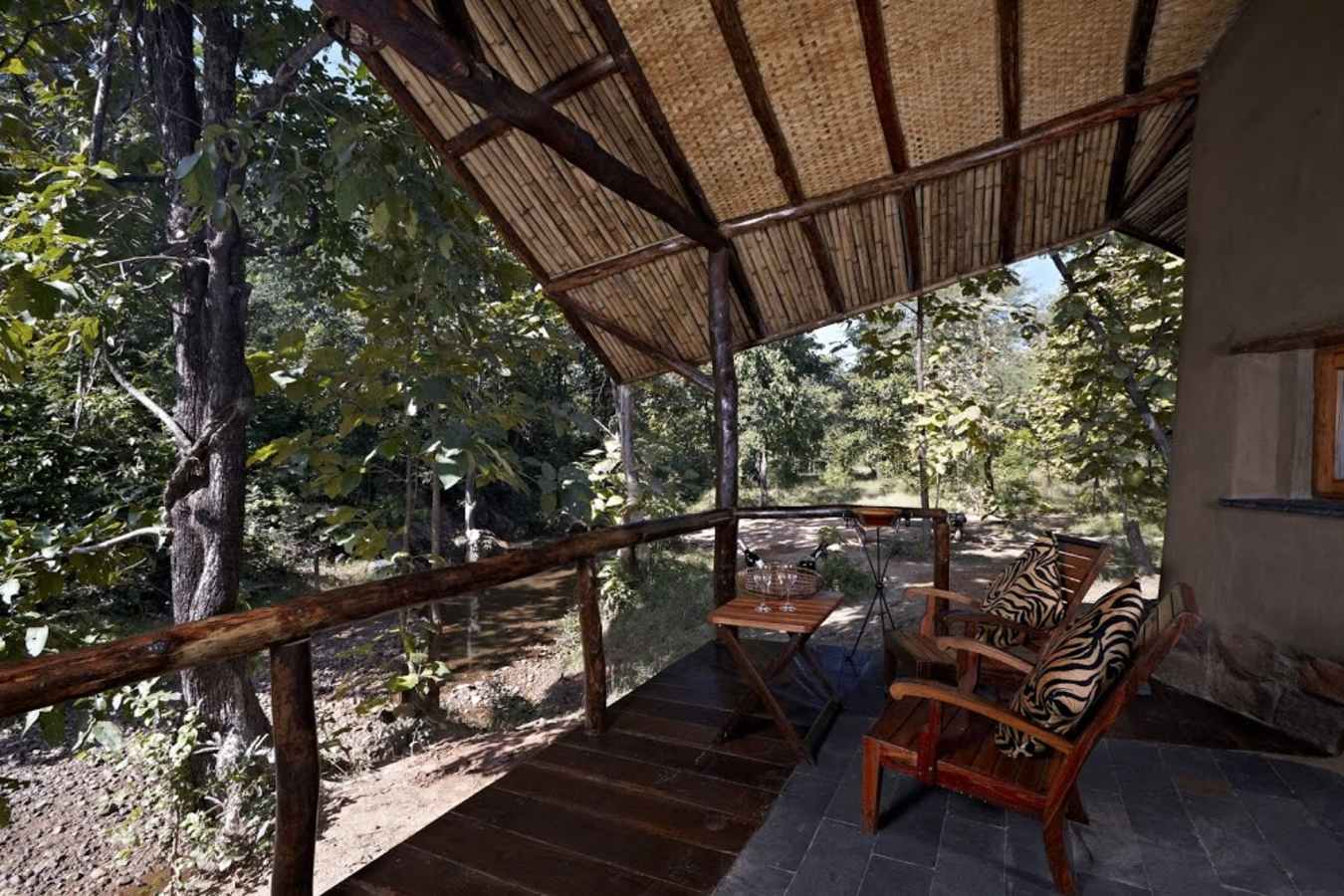 Veranda - Reni Pani Jungle Lodge