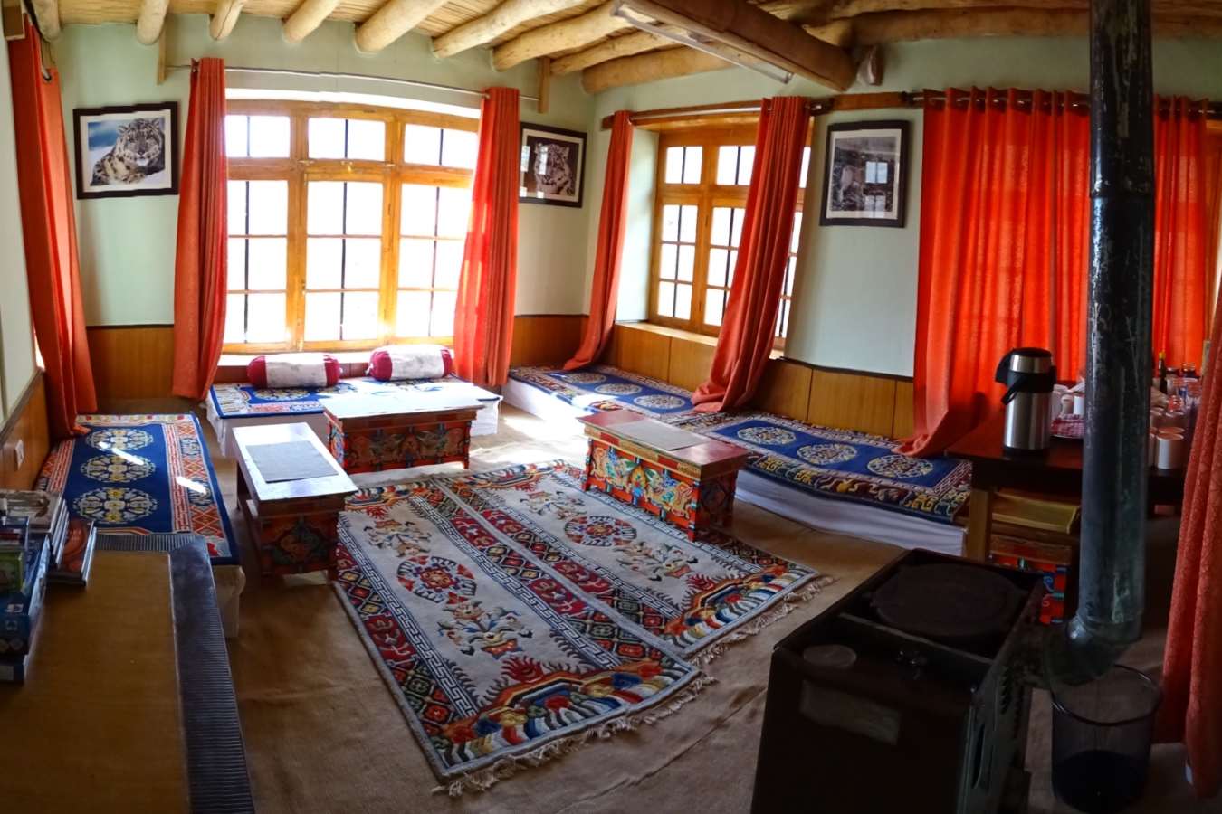 Communal Living Room - Snow Leopard Lodge