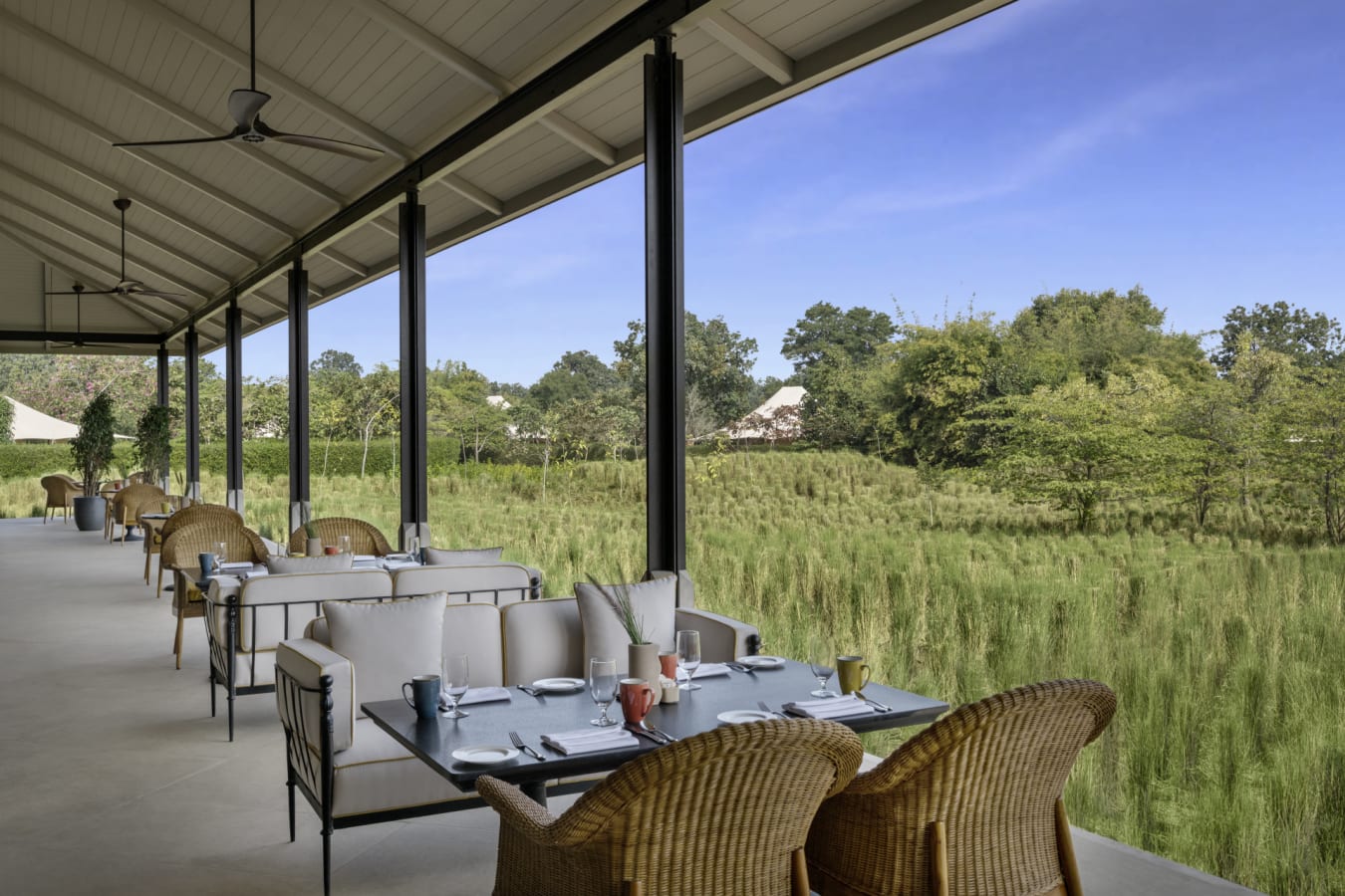 Outdoor Dining - The Oberoi Vindhyavilas 