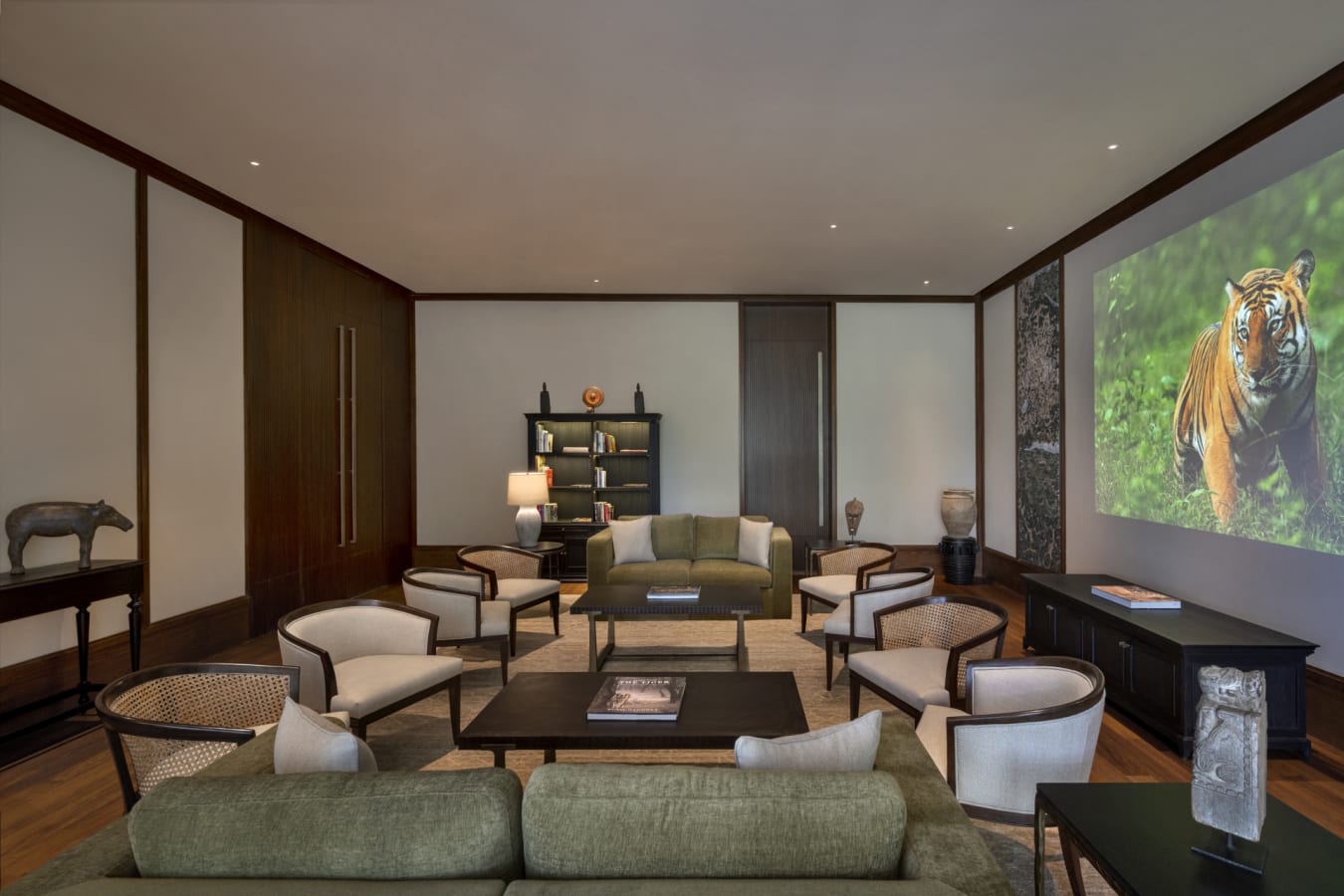 The Library - The Oberoi Vindhyavilas 