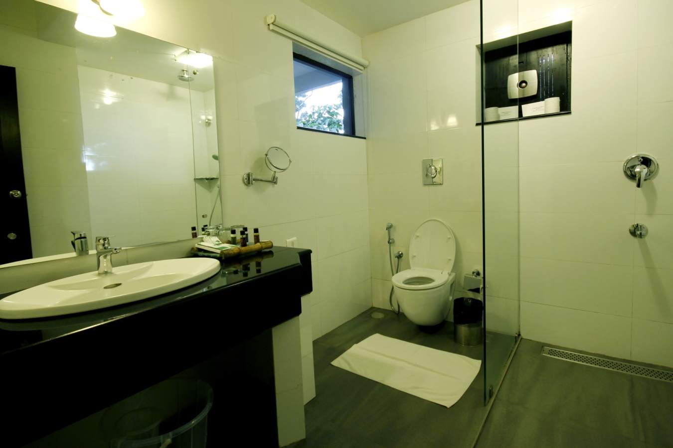 Cinnamon Bathroom - The Tall Trees Munnar