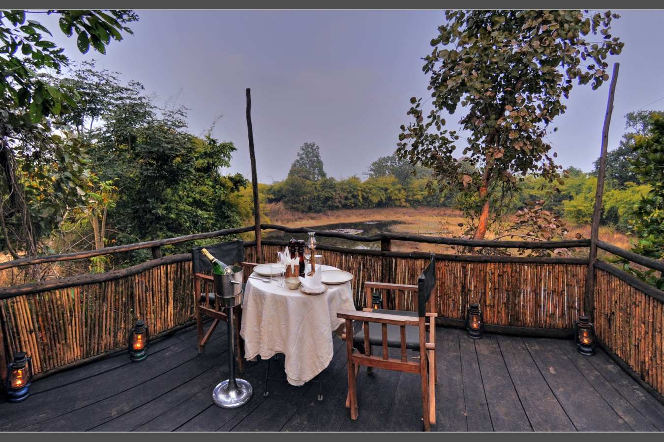 Outside Dining  - Treehouse Hideaway