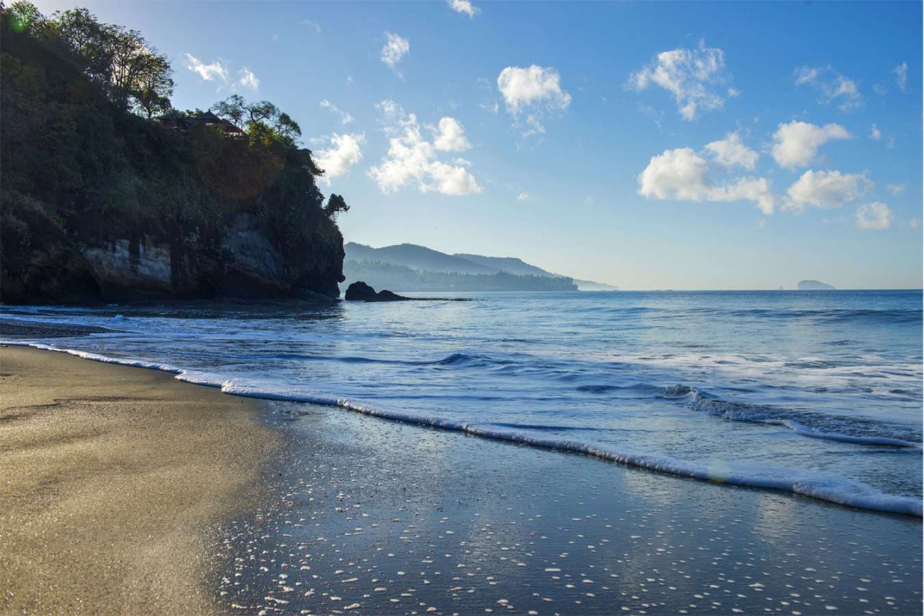 Black Sand Beach, Amankila 