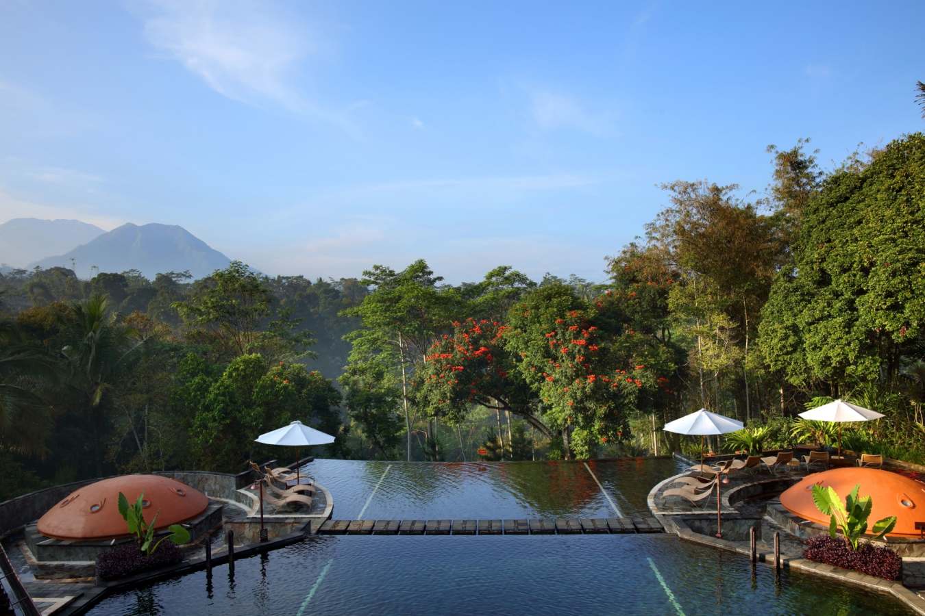 Pool views - MesaStila