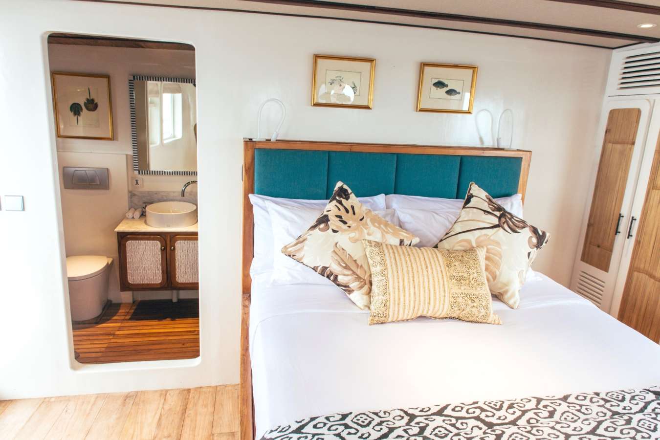 Bedroom - Rascal Luxury Yacht