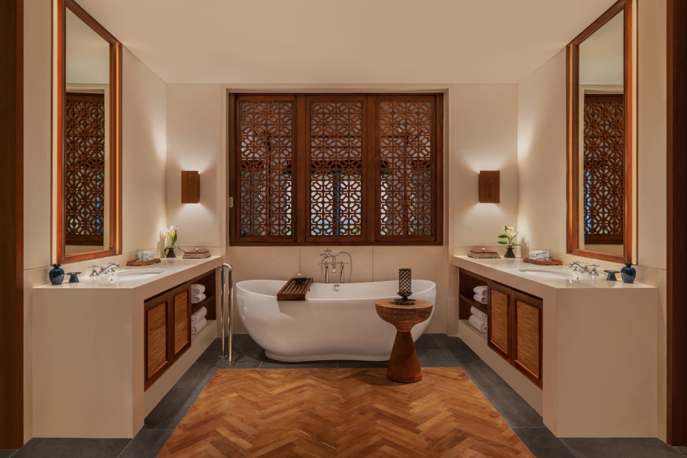 Deluxe Suite Bathroom