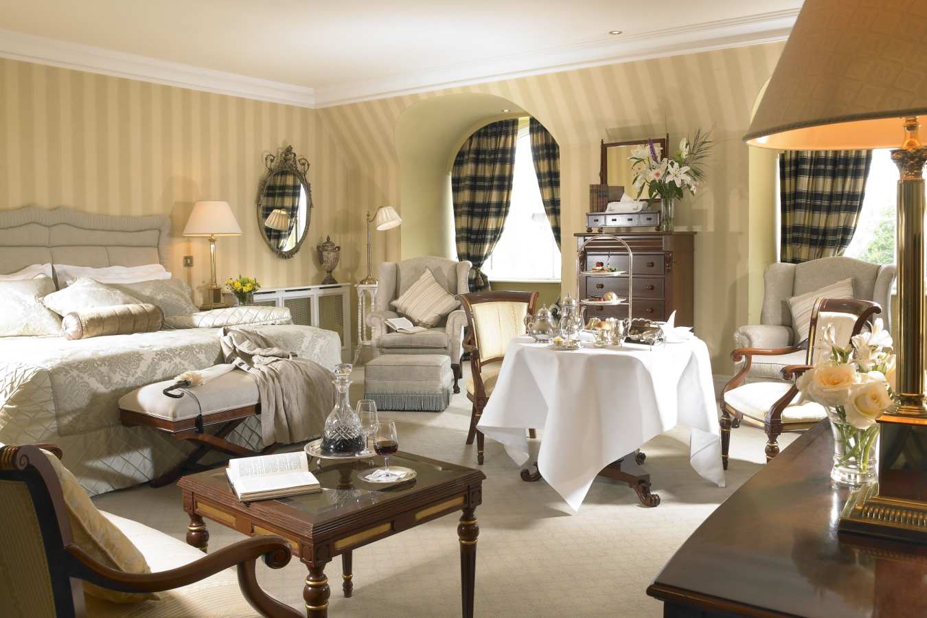 Deluxe Bedroom - Hayfield Manor Hotel