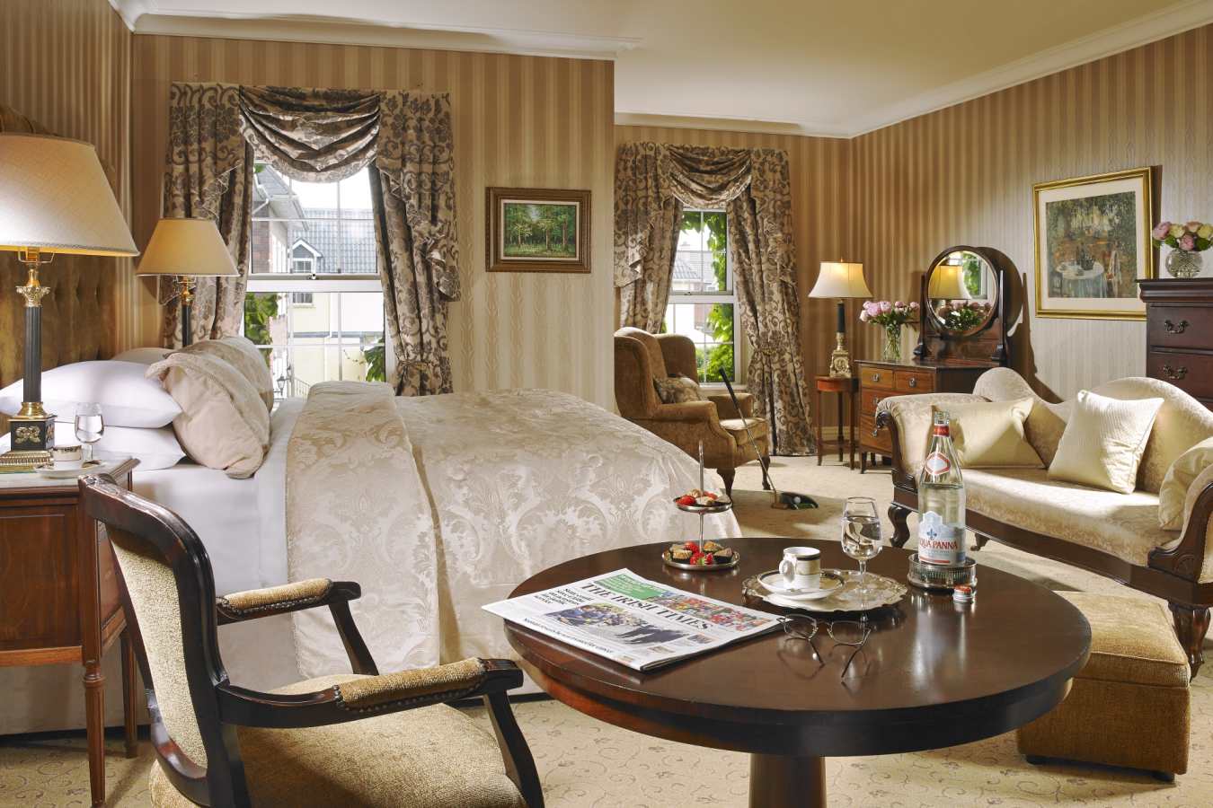 Deluxe Bedroom - Hayfield Manor Hotel