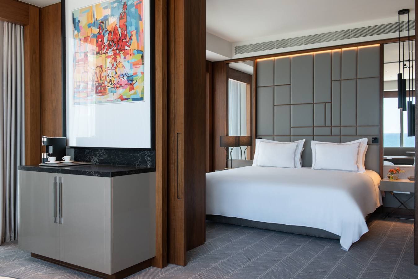 Executive SuiteBedroom and Coffee 