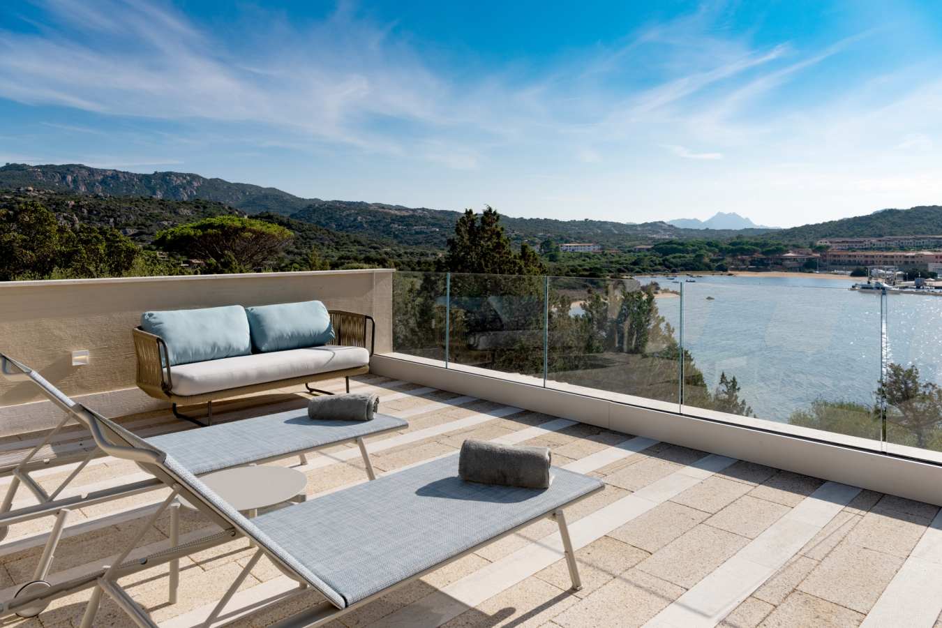 Rooftop-Deluxe-Roomterrace-views 