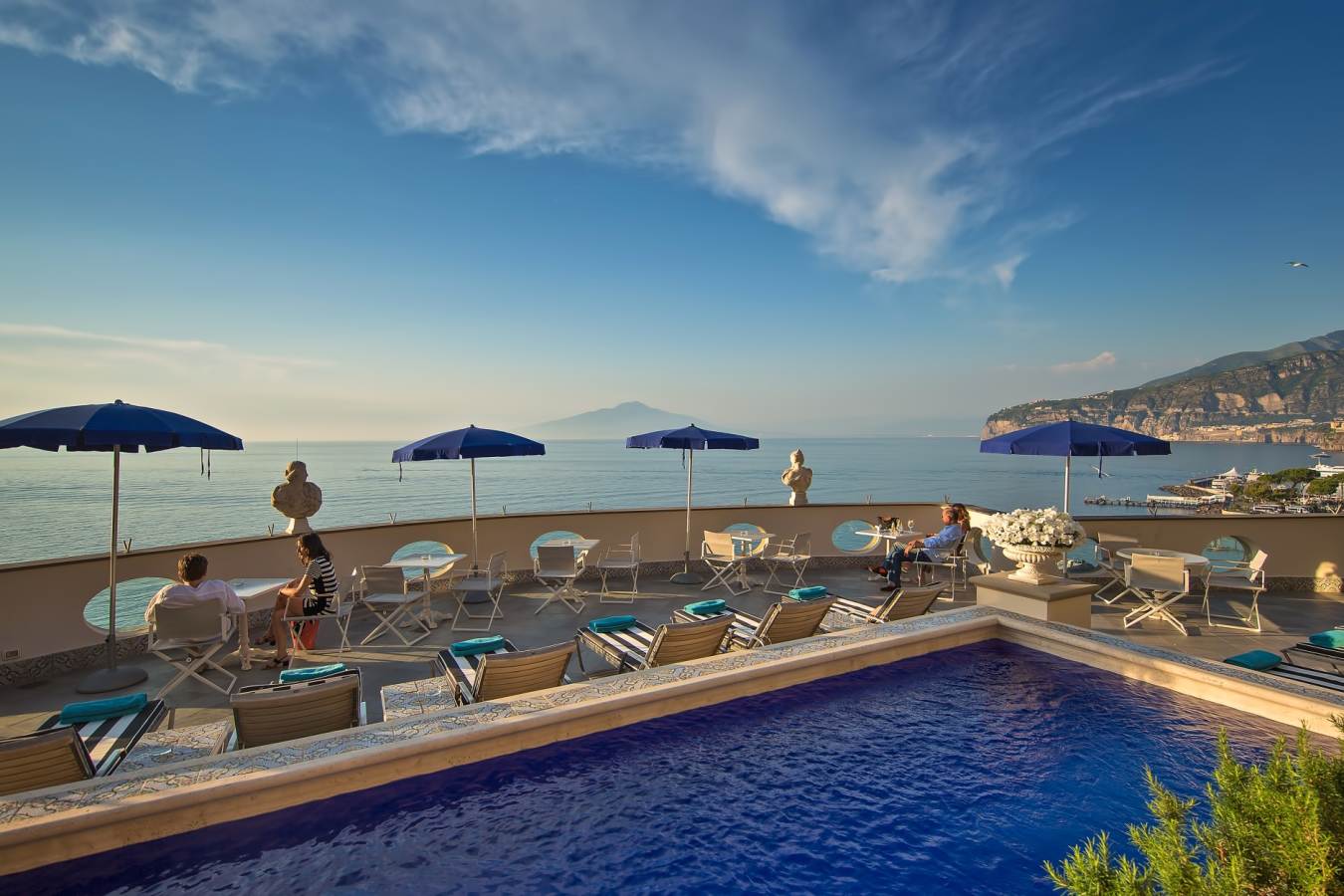 Pool view - Bellevue Syrene