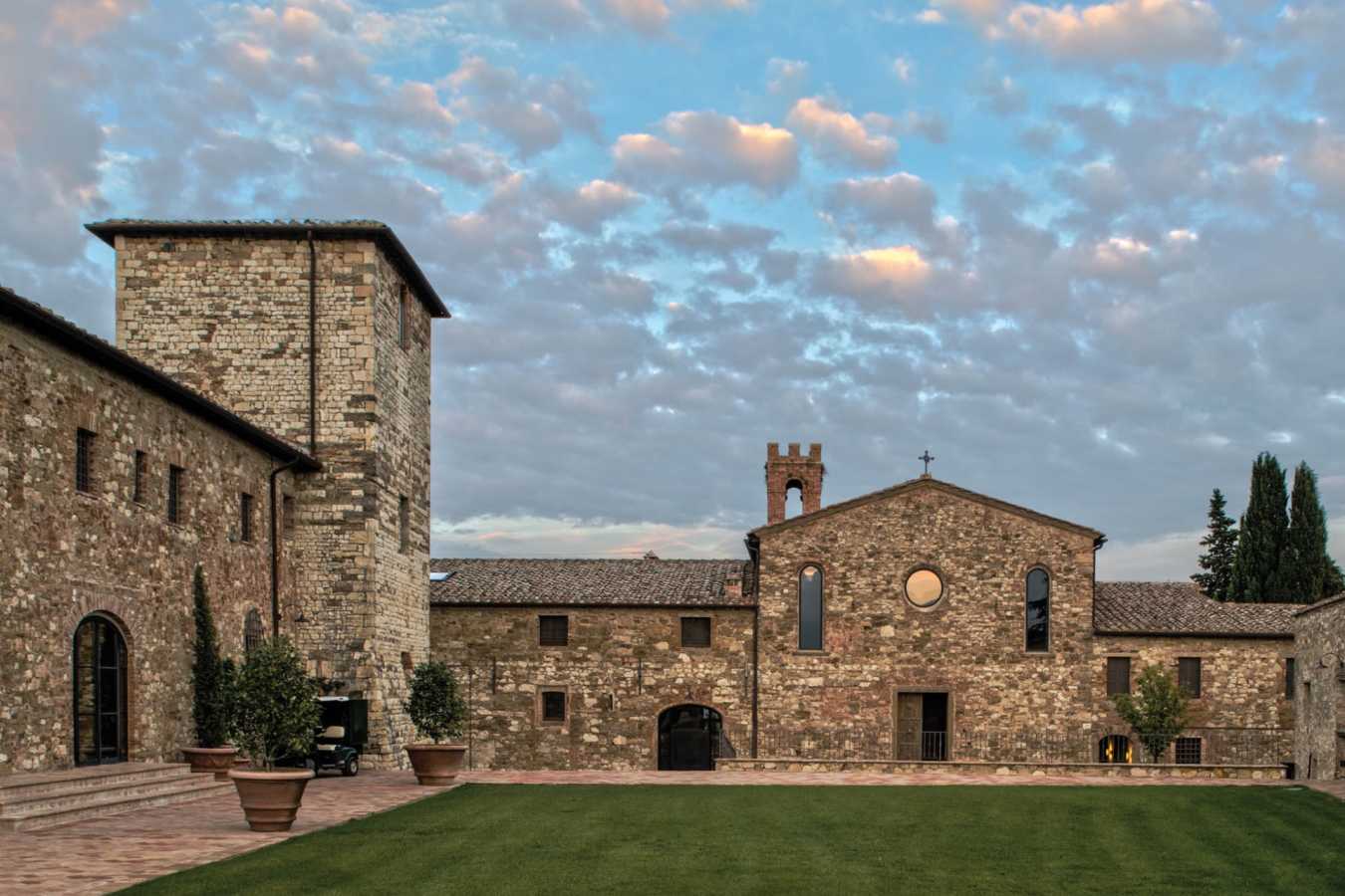 Courtyard - Belmond Castello di Casole