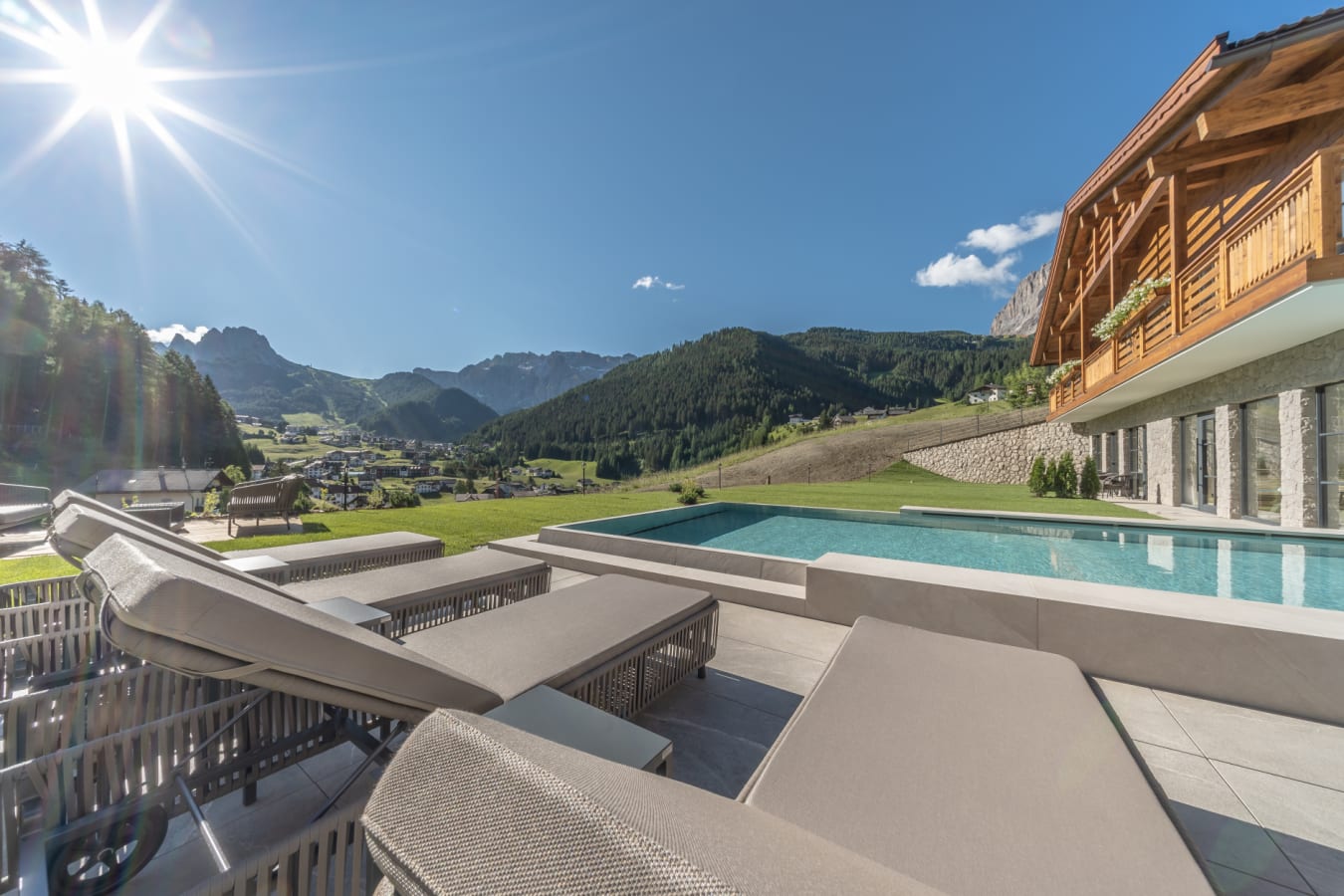Pool and Chalet Sellaronda behind