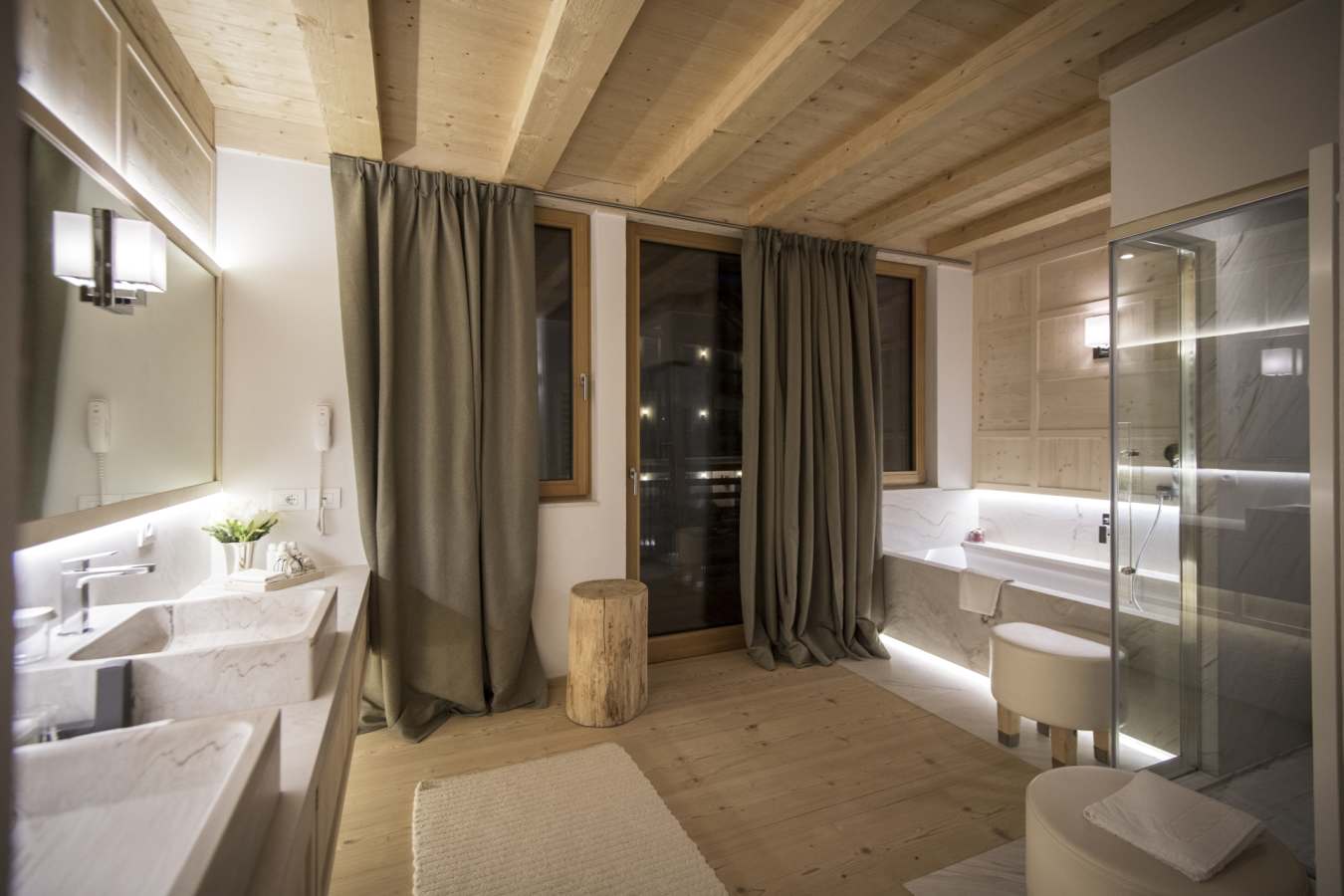 Mastersuite bathroom - Chalet Zeno, Rosa Alpina 