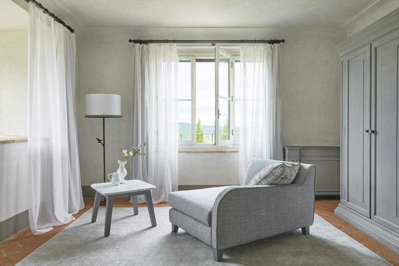 COMO Suite Living Room