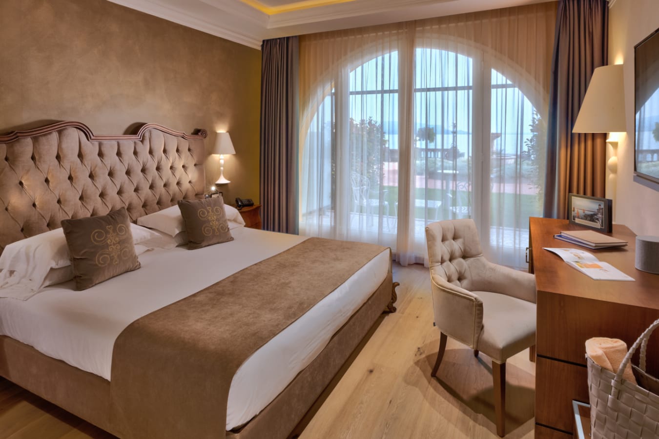 Modern Deluxe Room