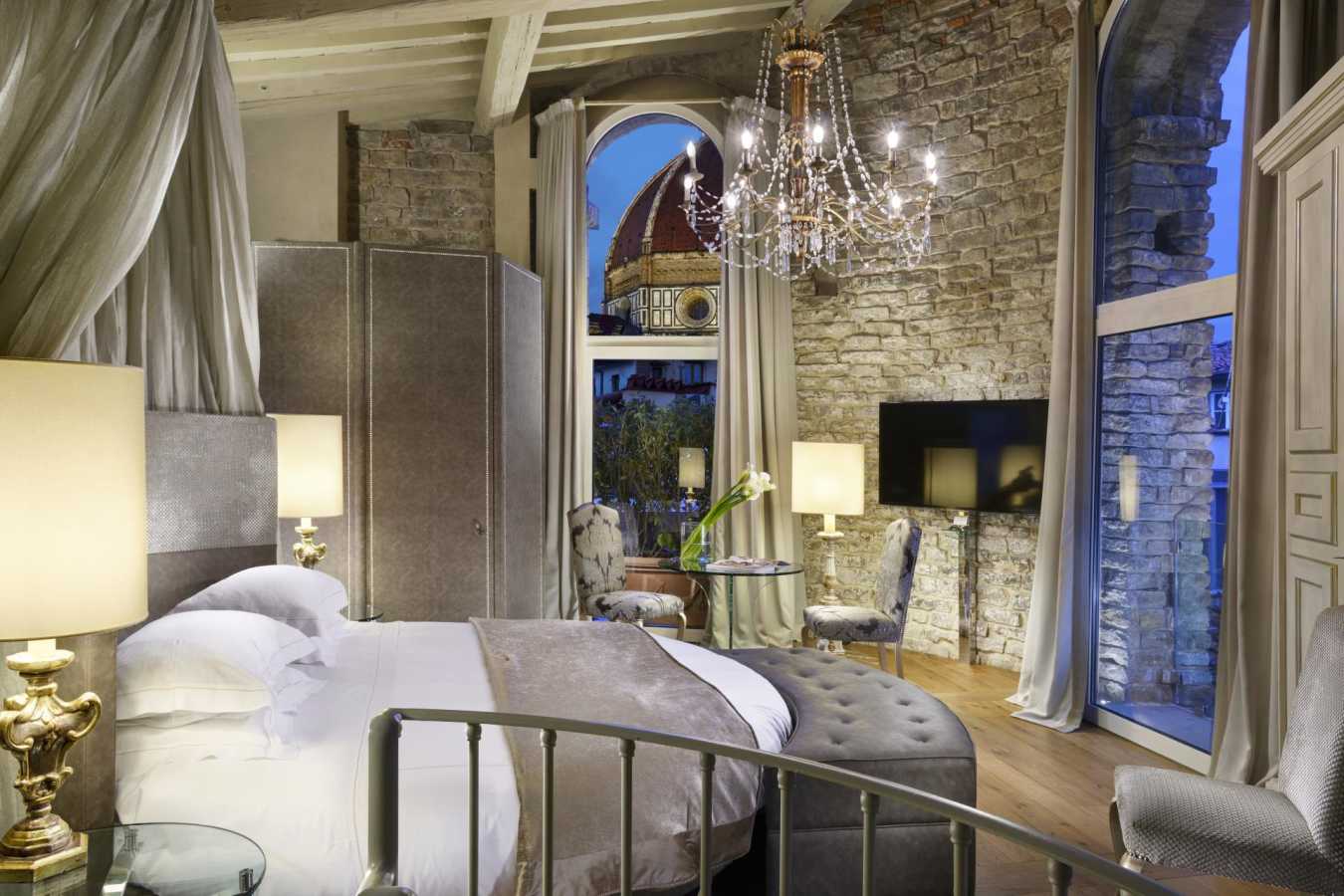 Pagliazza Tower Suite bedroom - Hotel Brunelleschi