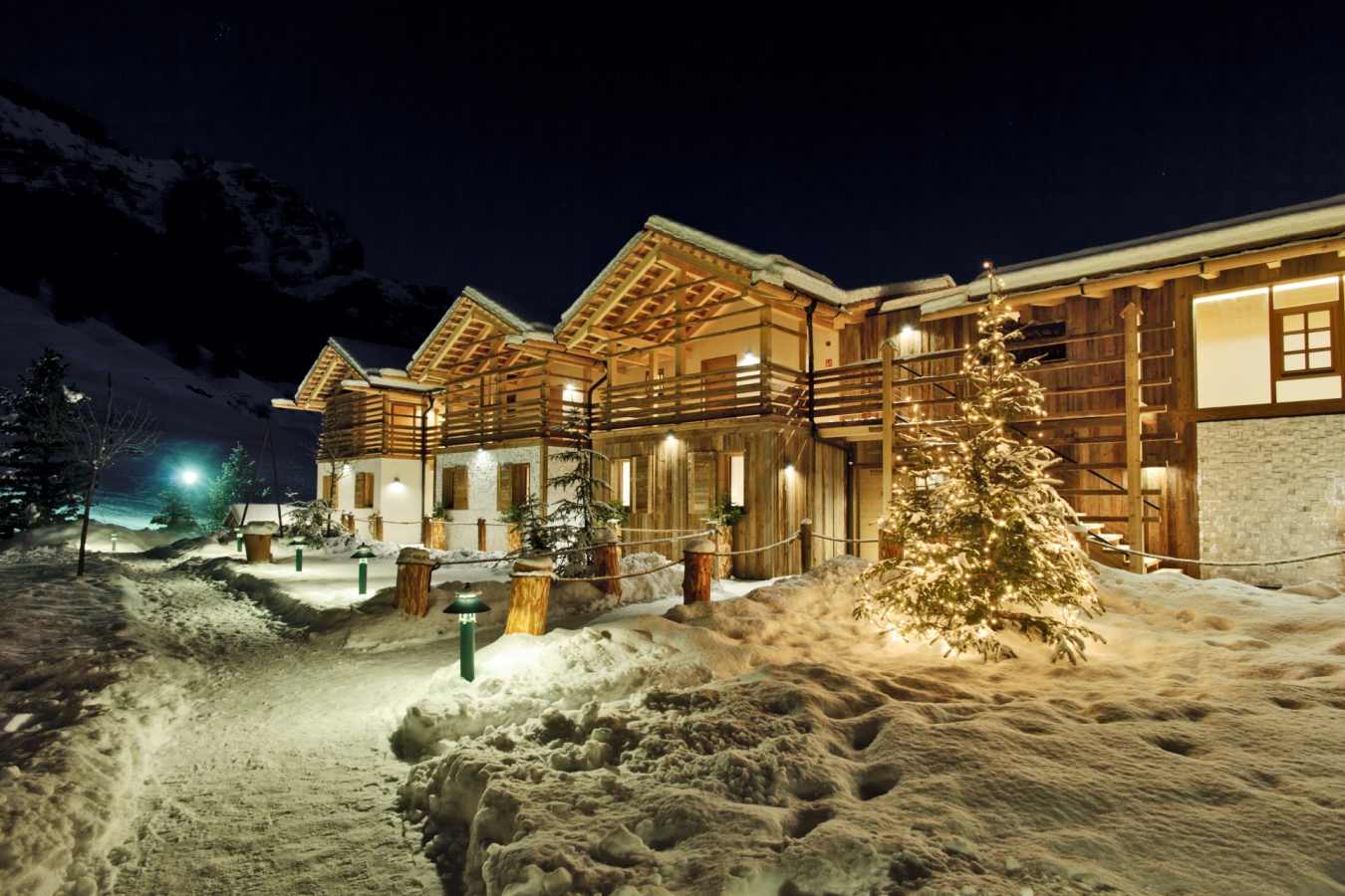 Chalets at night -  Hotel Fanes