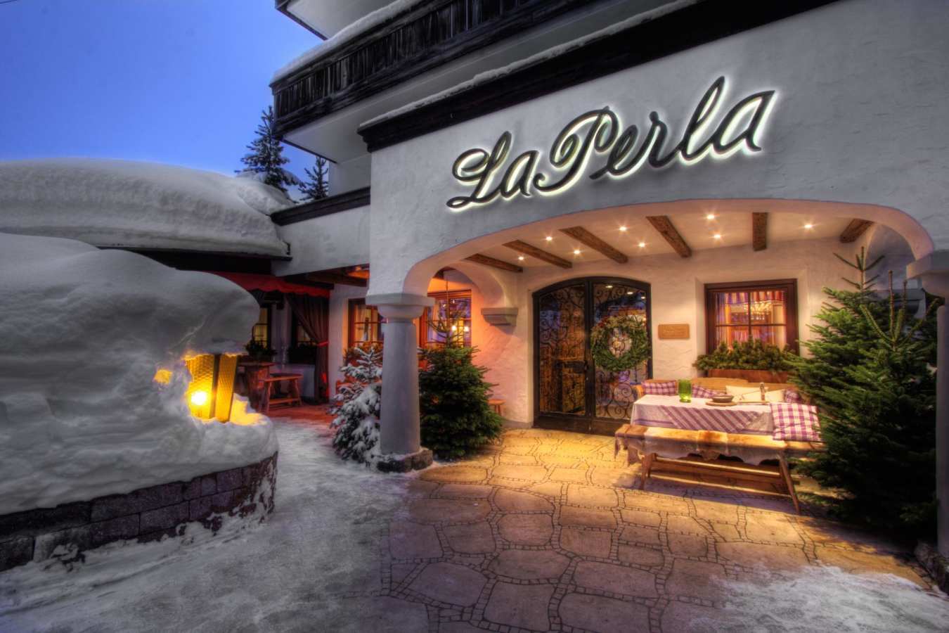 Entrance - Hotel La Perla