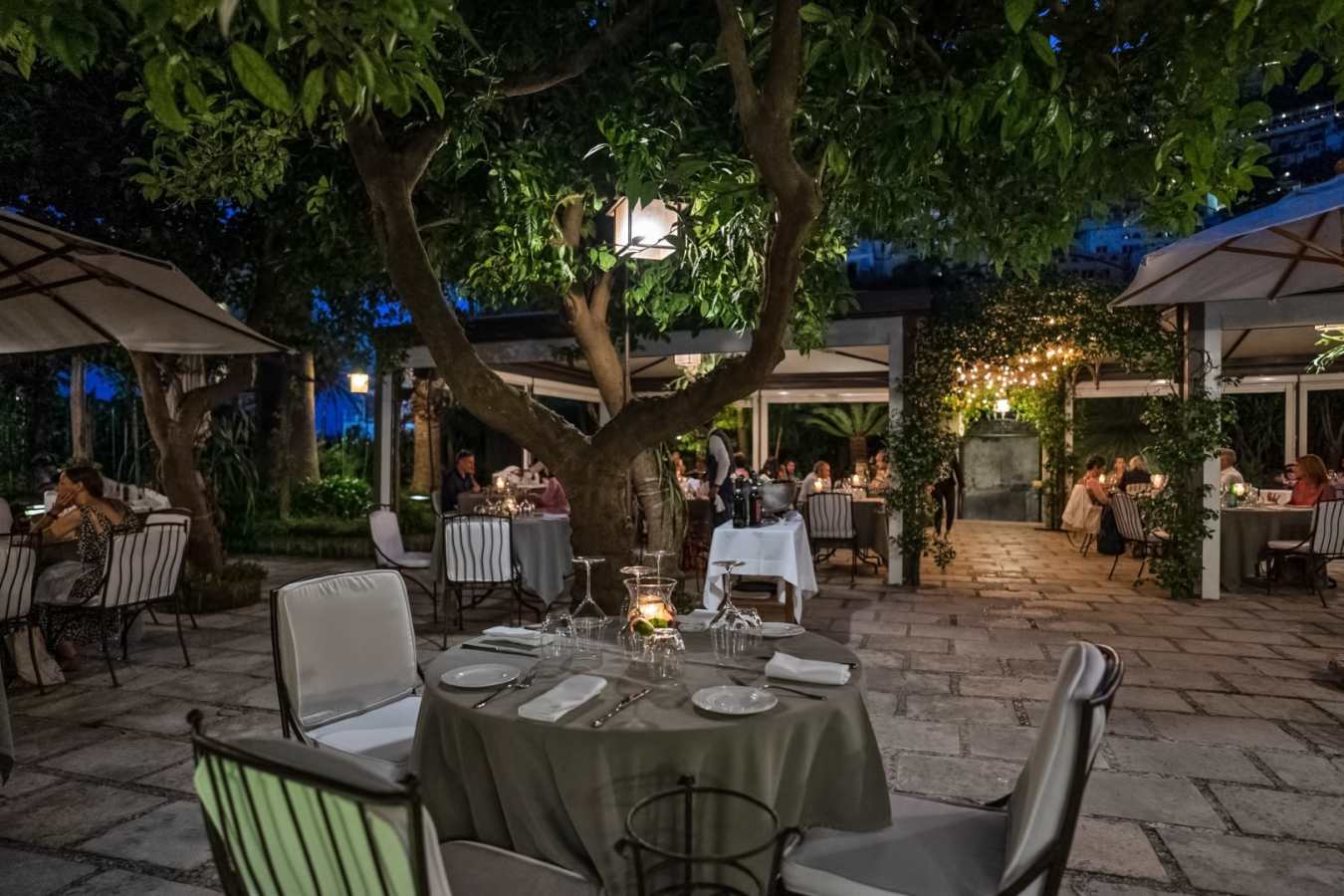Hotel Palazzo Murat - Restaurant by night 