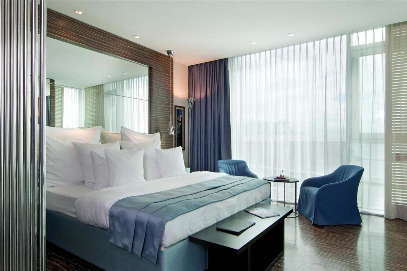 Corner Studio - Hotel Romeo