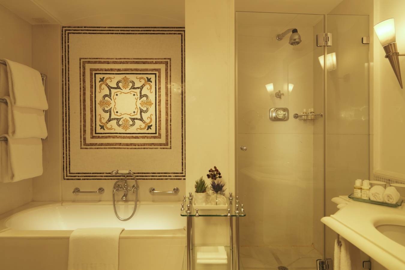 Deluxe Room bathroom