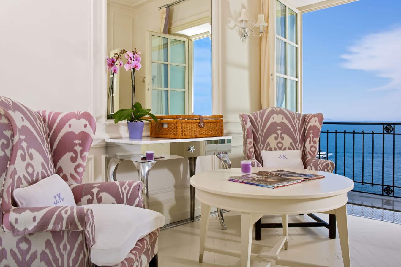 Seating area - JK Place Capri