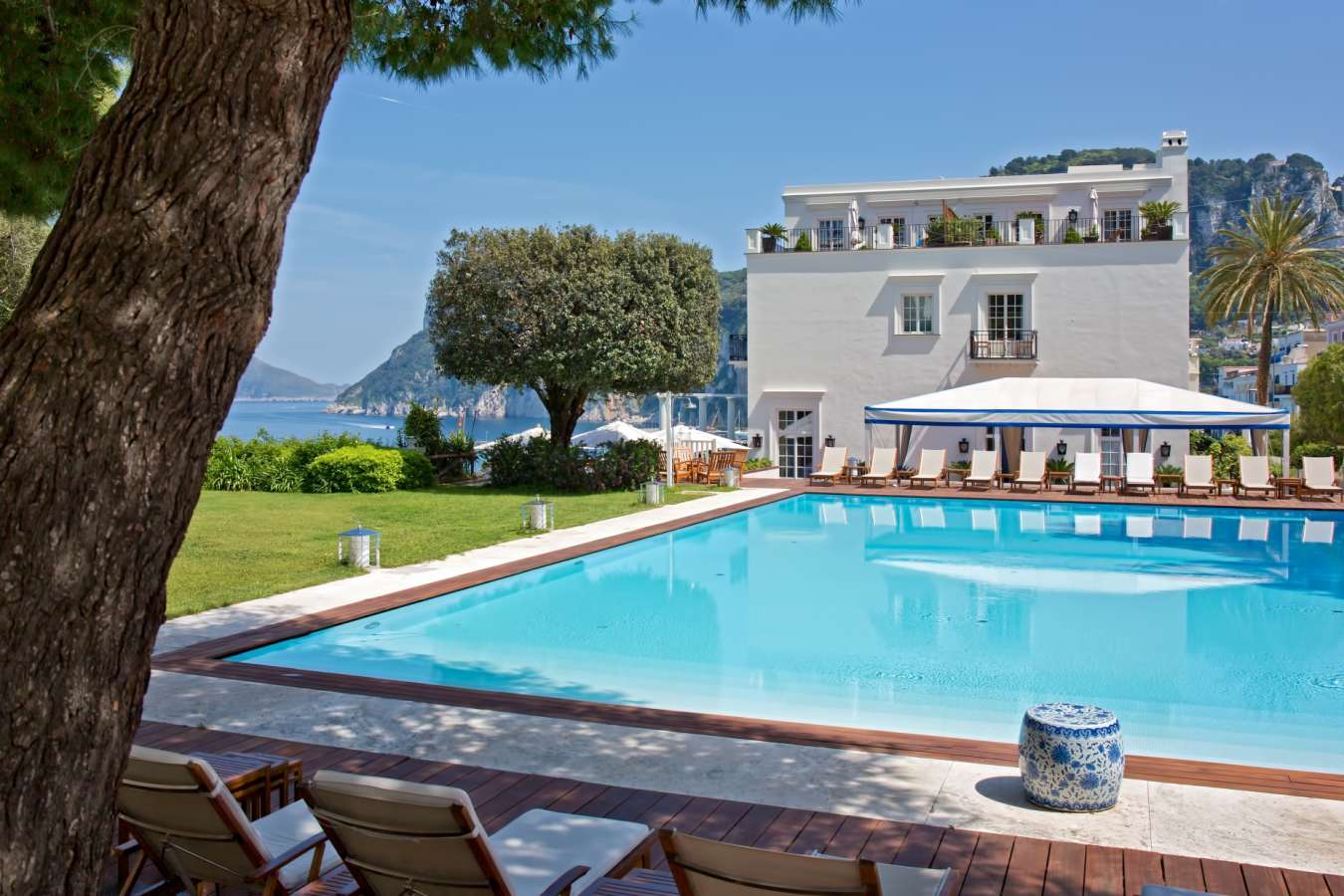 Pool and exterior - JK Place Capri