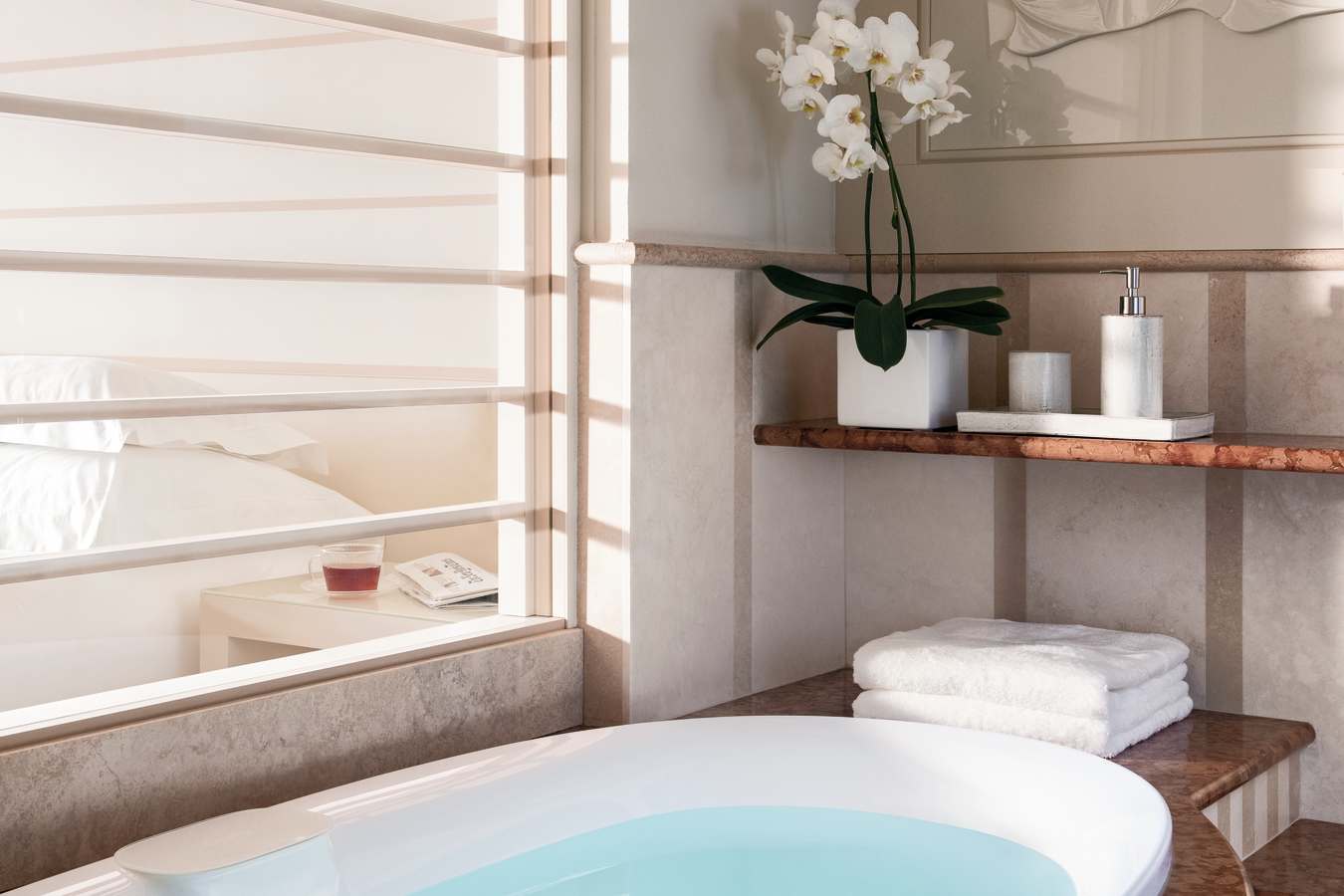 Prestige and Deluxe Junior Suite Bathtub 