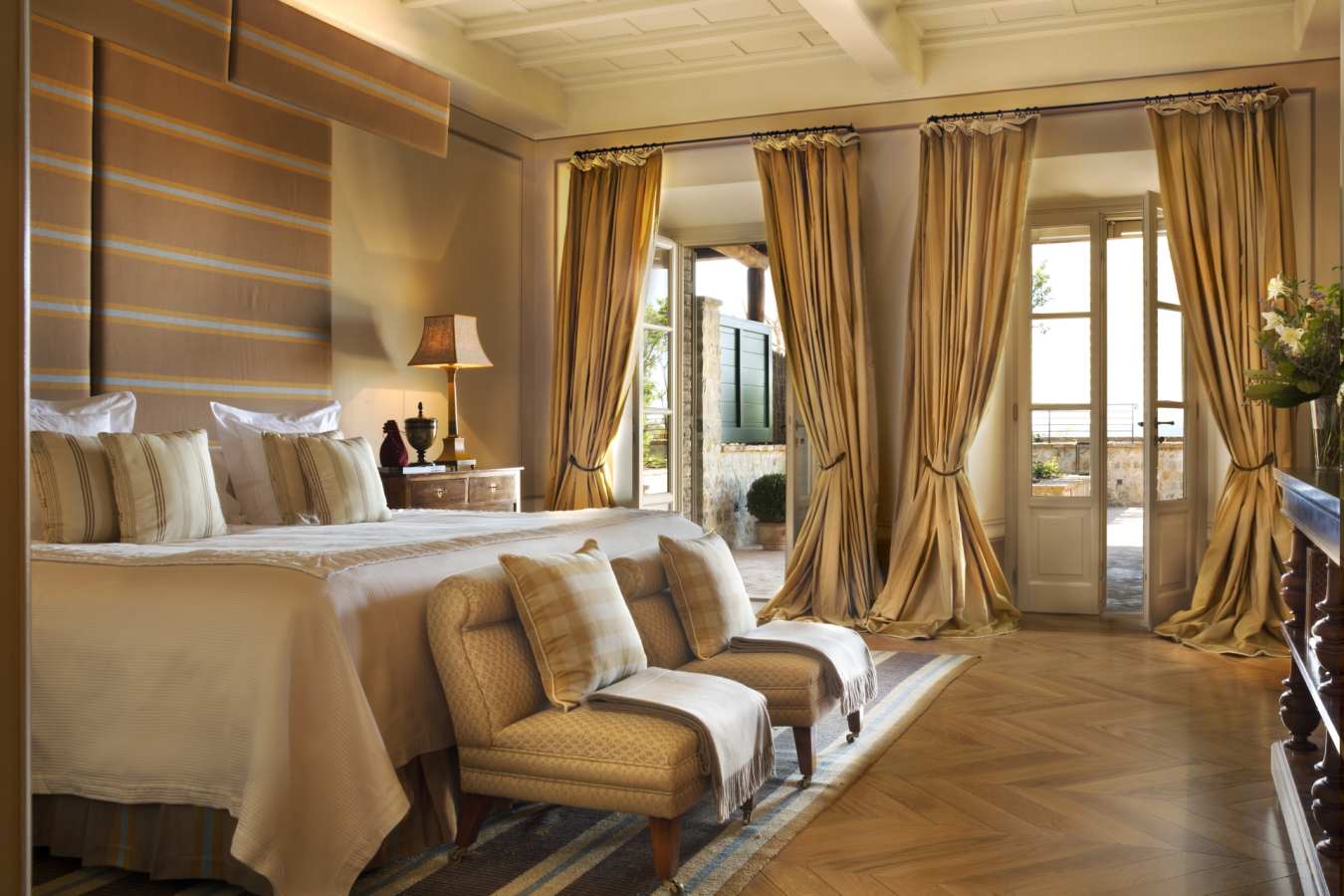 Terrace Suite bedroom - Rosewood Castiglion del Bosco