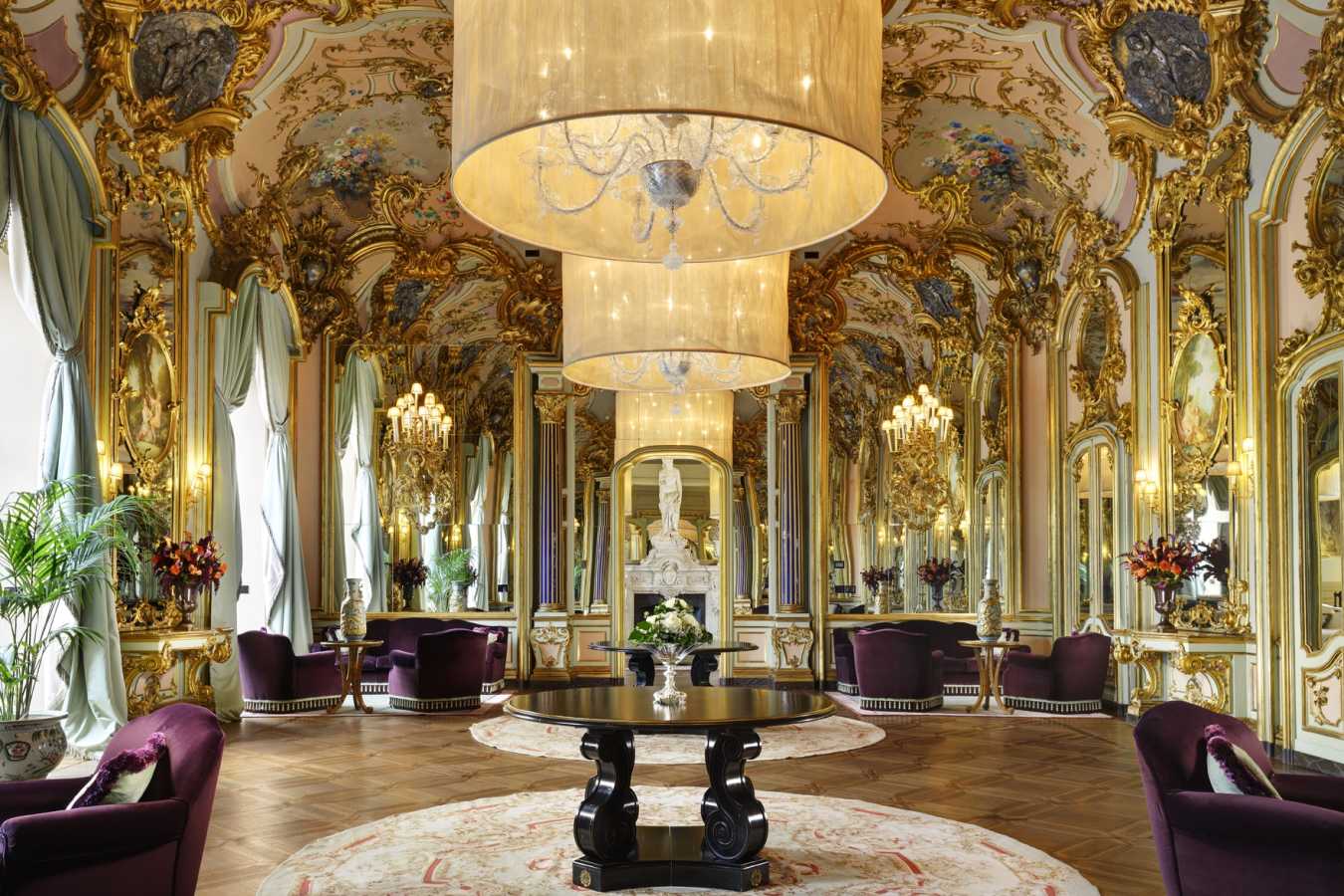 Mirrors Room