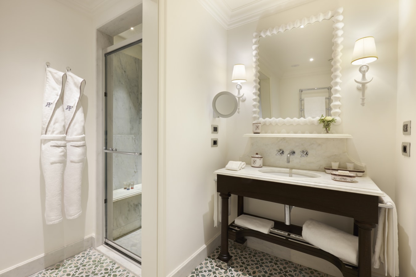 Deluxe Room Bathroom