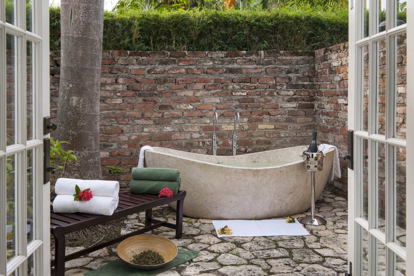 Fern Tree Spa Hot Bath - Half Moon