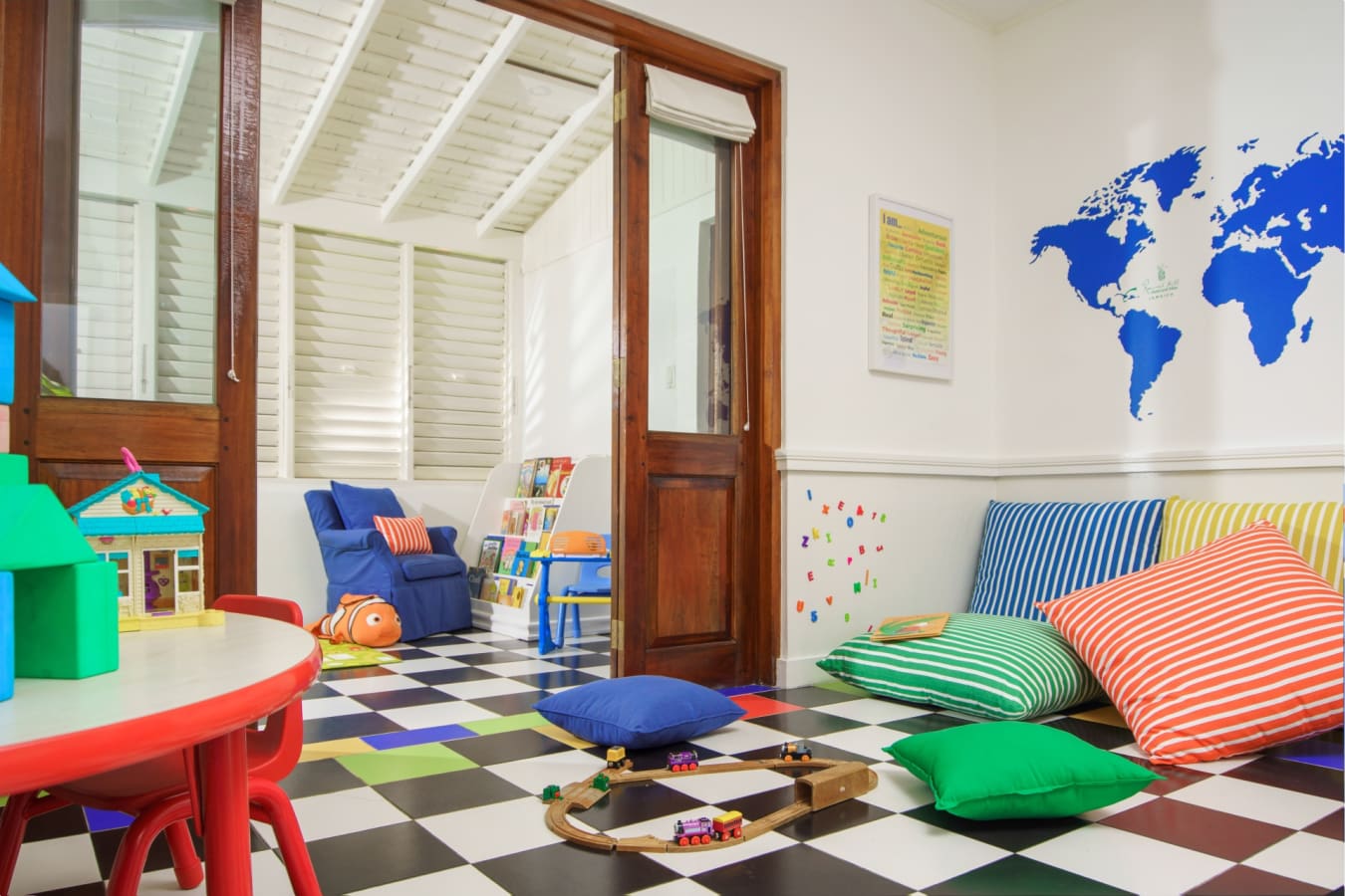 Pineapple Kids Club - Round Hill