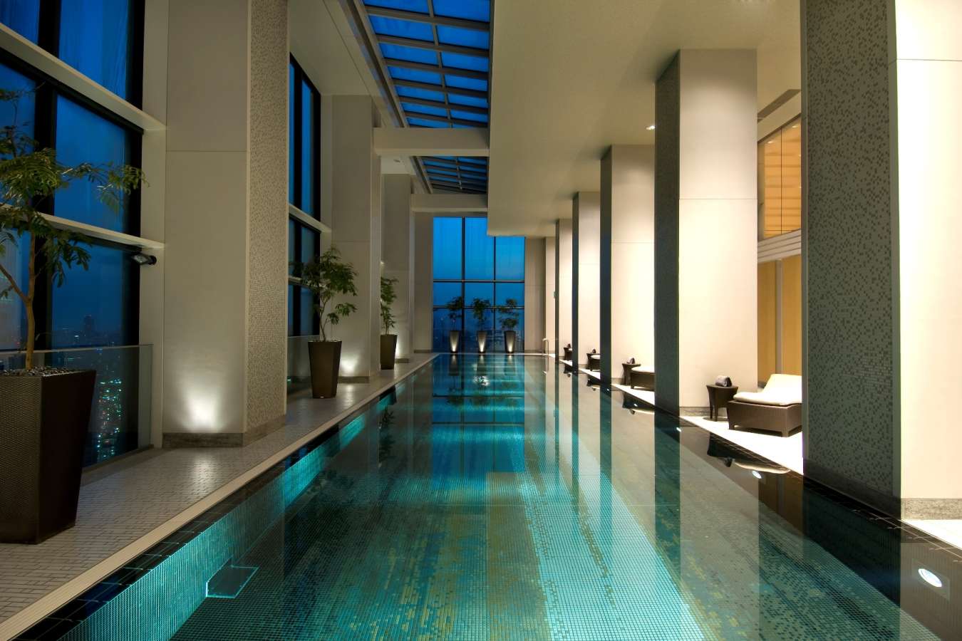 Conrad Tokyo, Swimming Pool