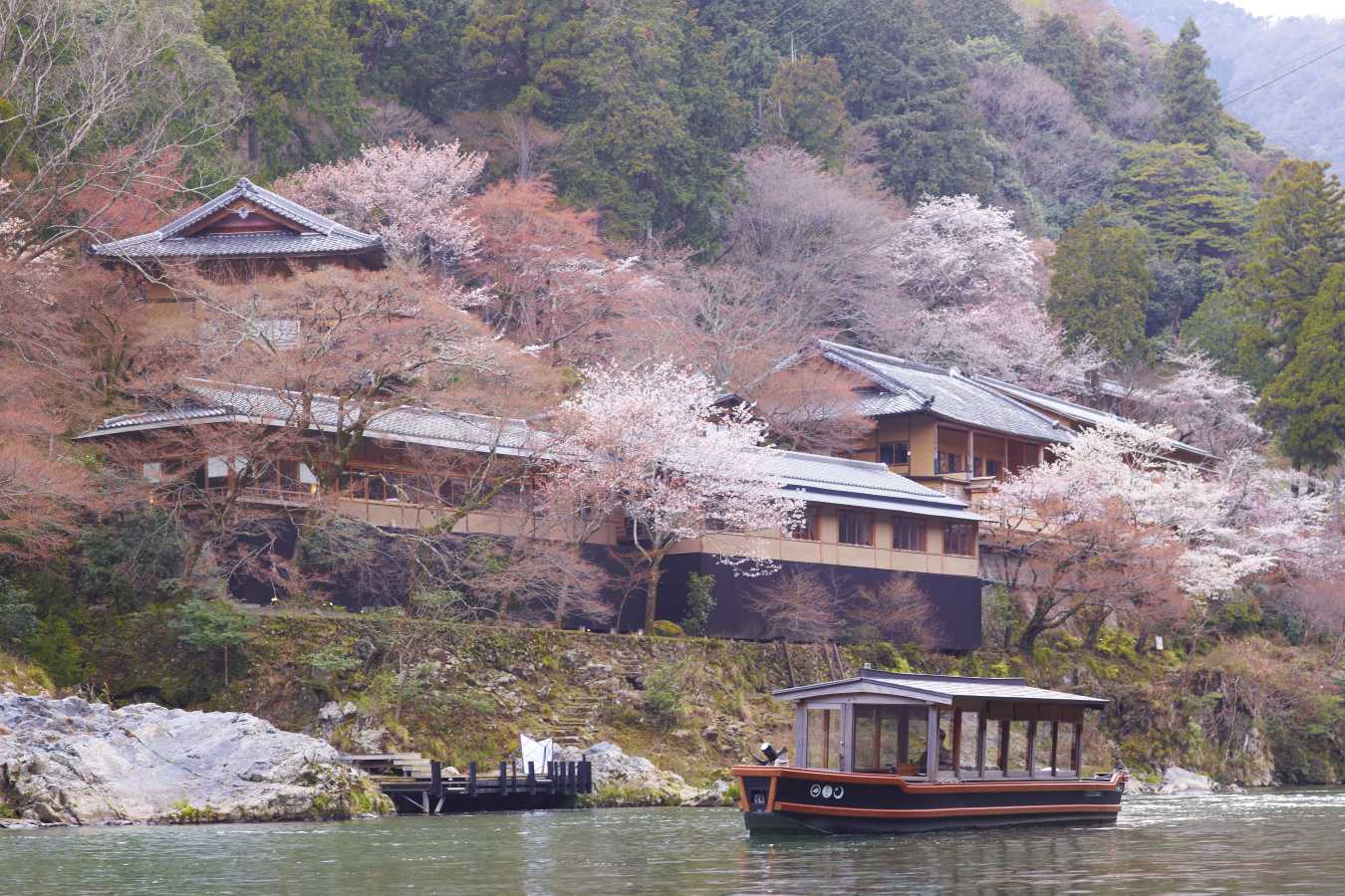 Exterior River and boat 