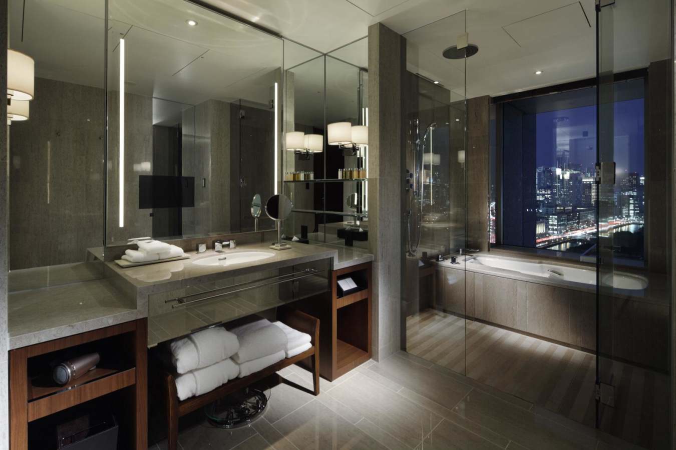 Grand Deluxe Bathroom - Palace Hotel