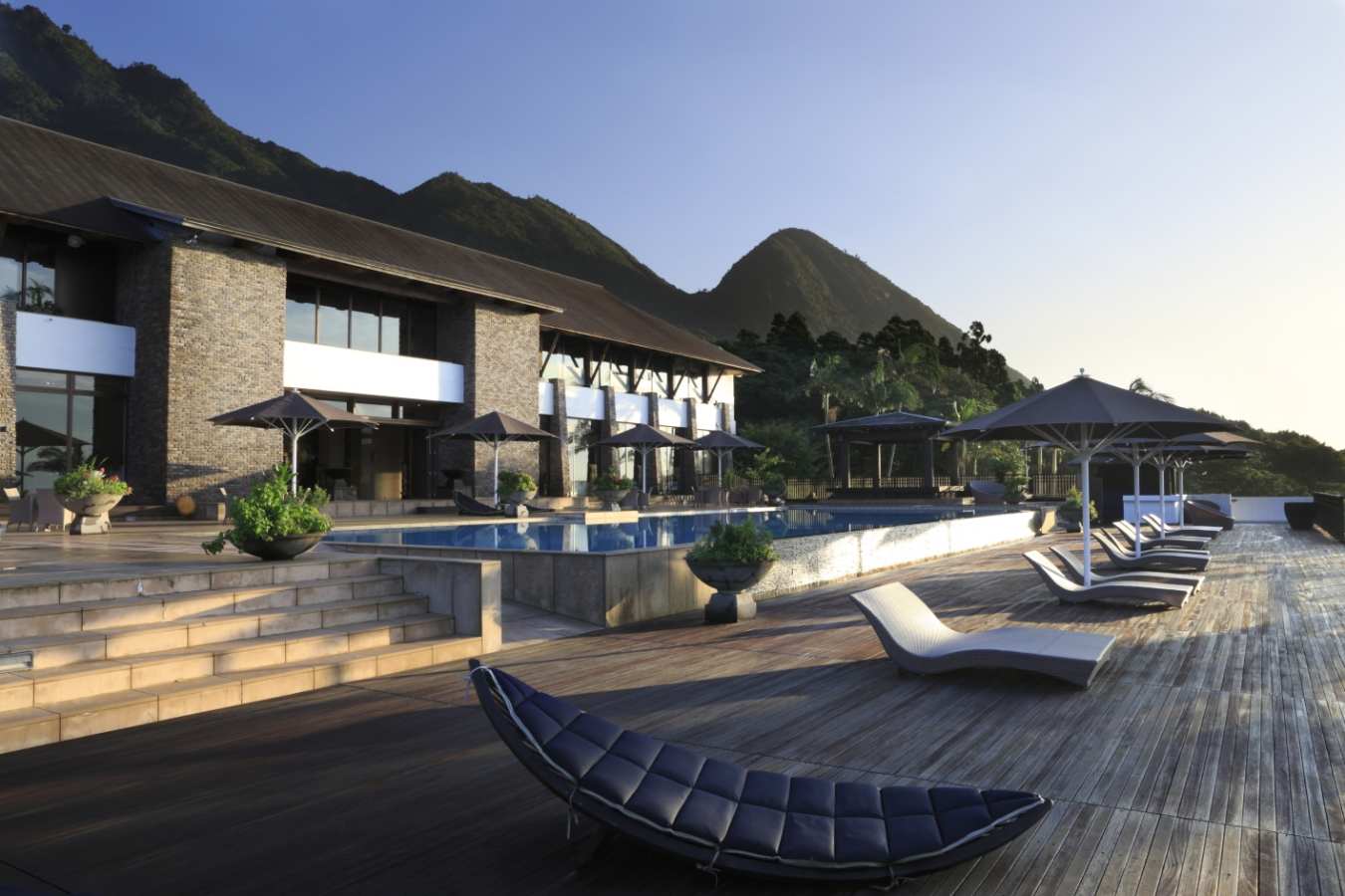 Poolside Lounge