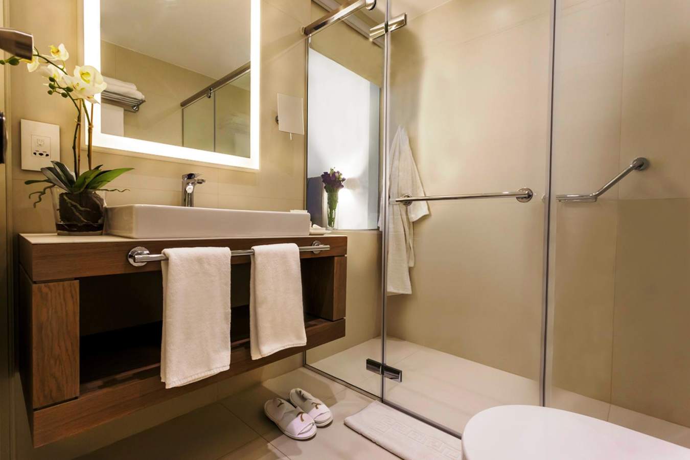 Executive Room Bathroom - Al Qasr Metropole