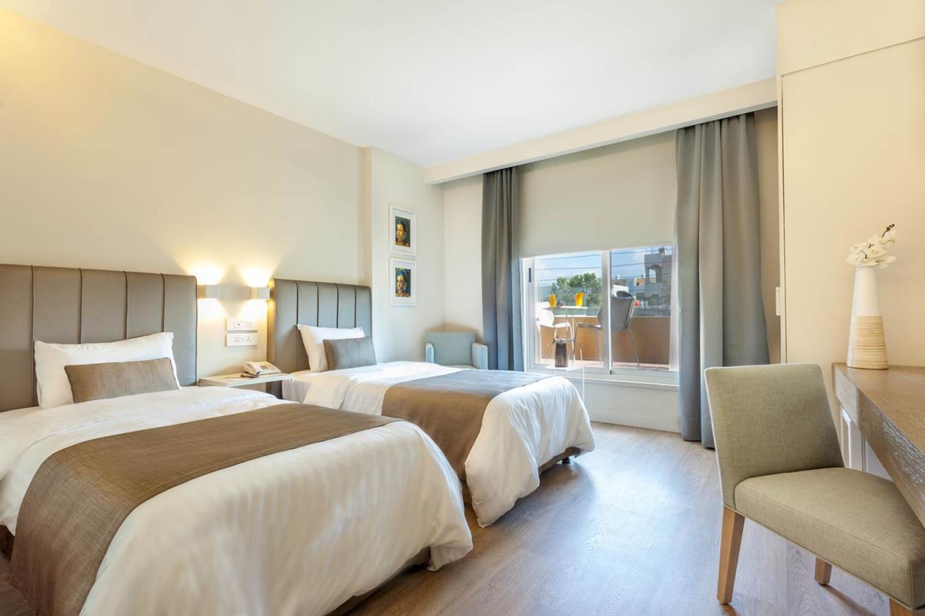 Twin Executive Room with Terrace - Al Qasr Metropole