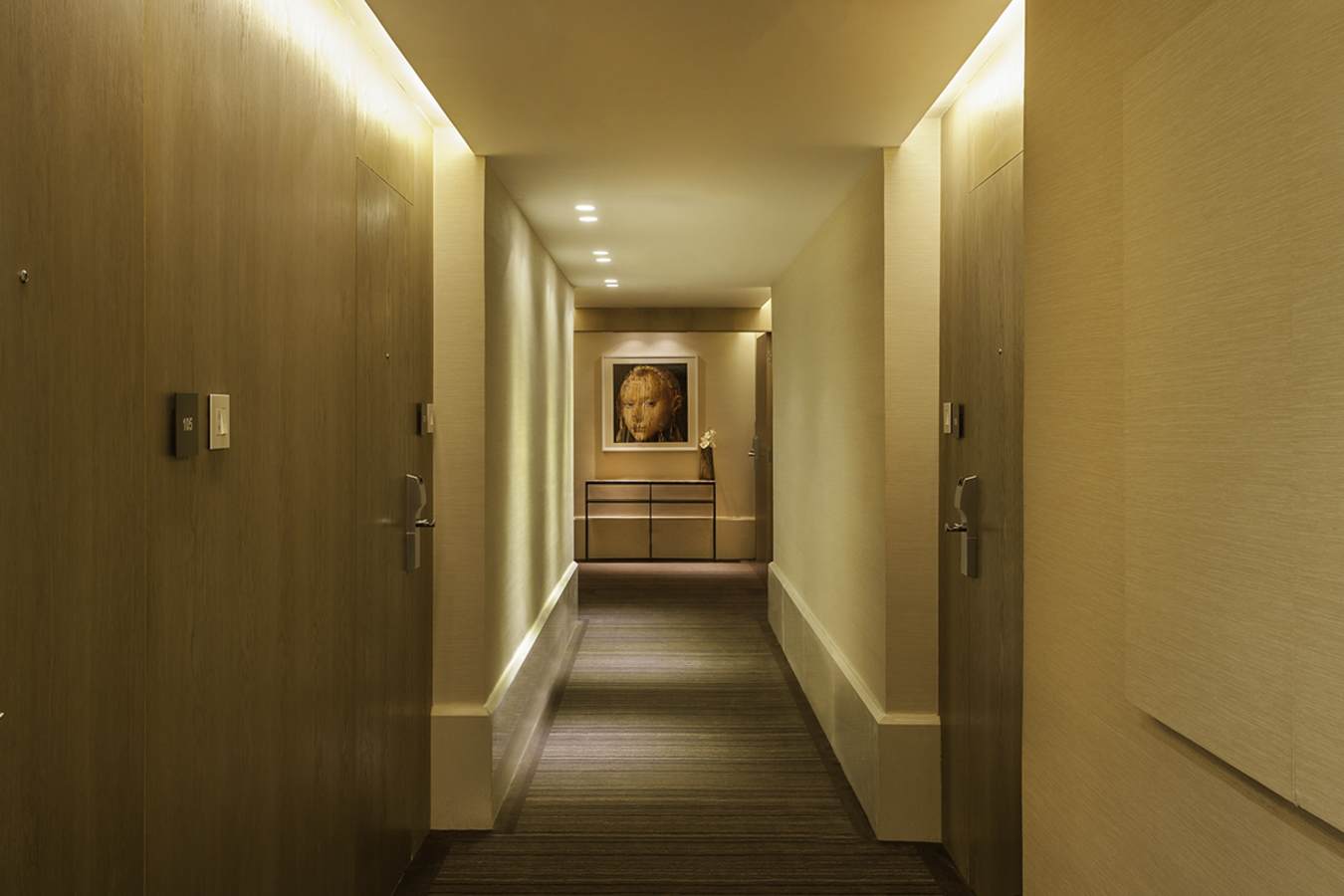 Executive Floor Corridor - Al Qasr Metropole