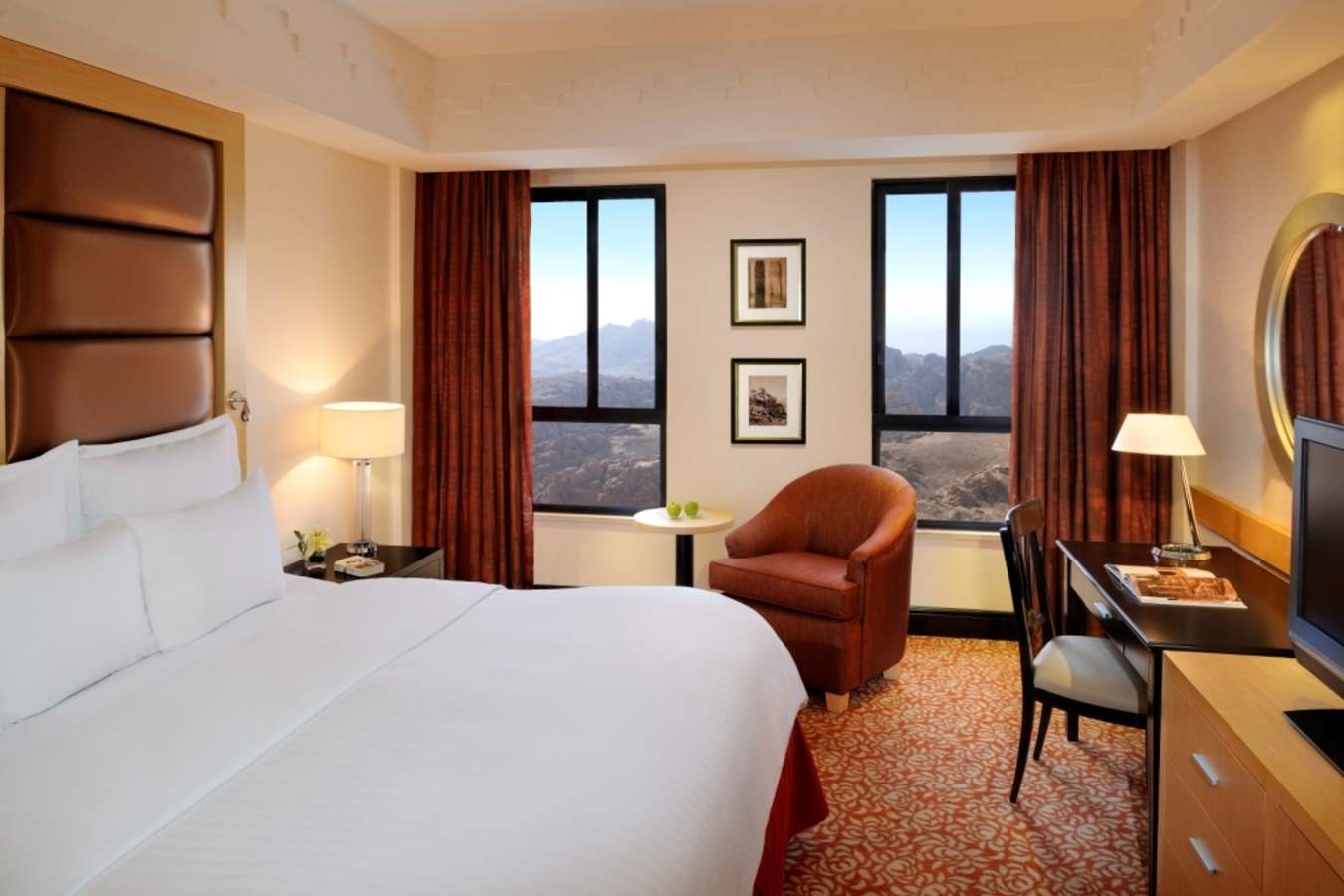 King Guest Room, Mountain View - Petra Marriott
