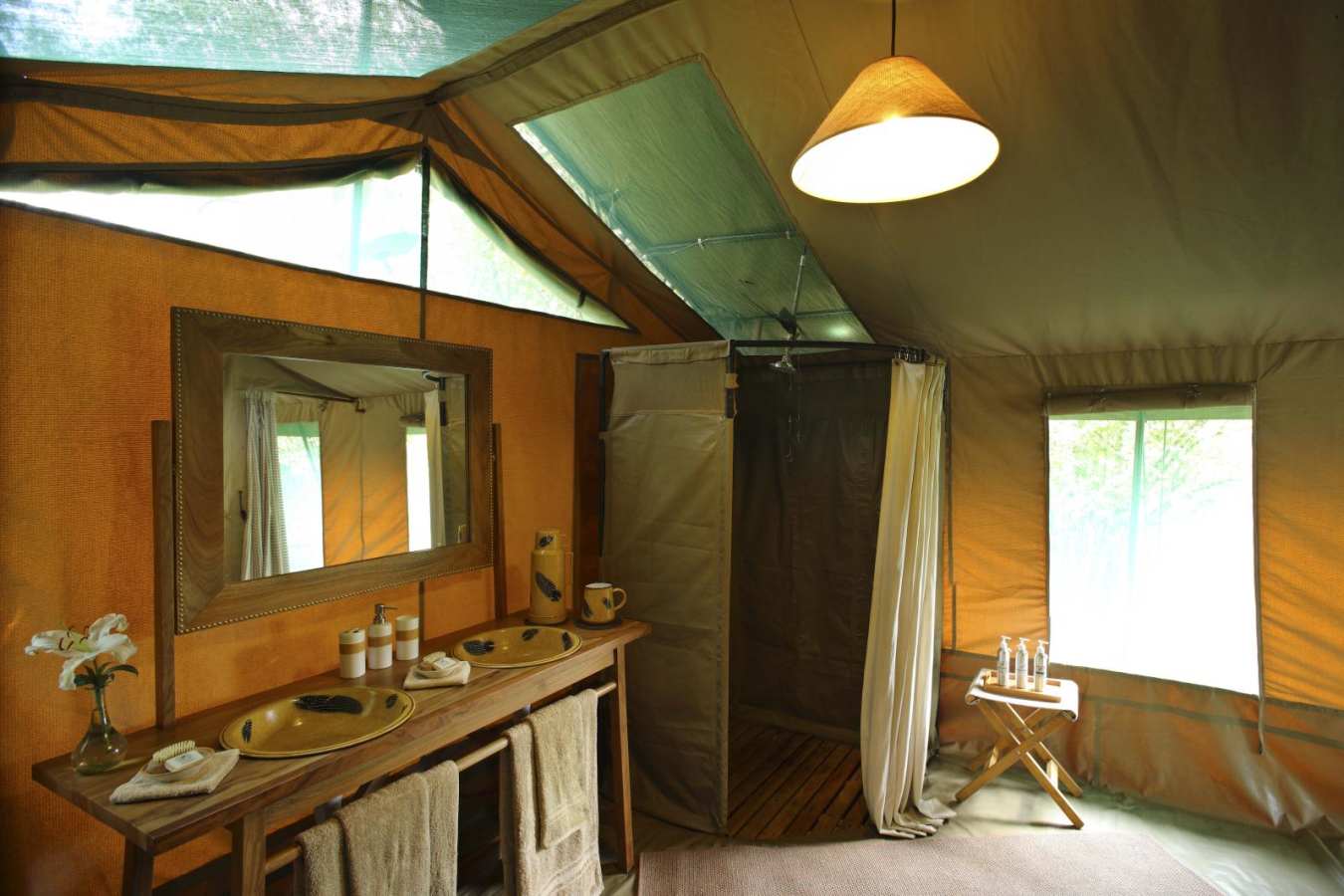 Bathroom in a guest tent - Rekero Camp