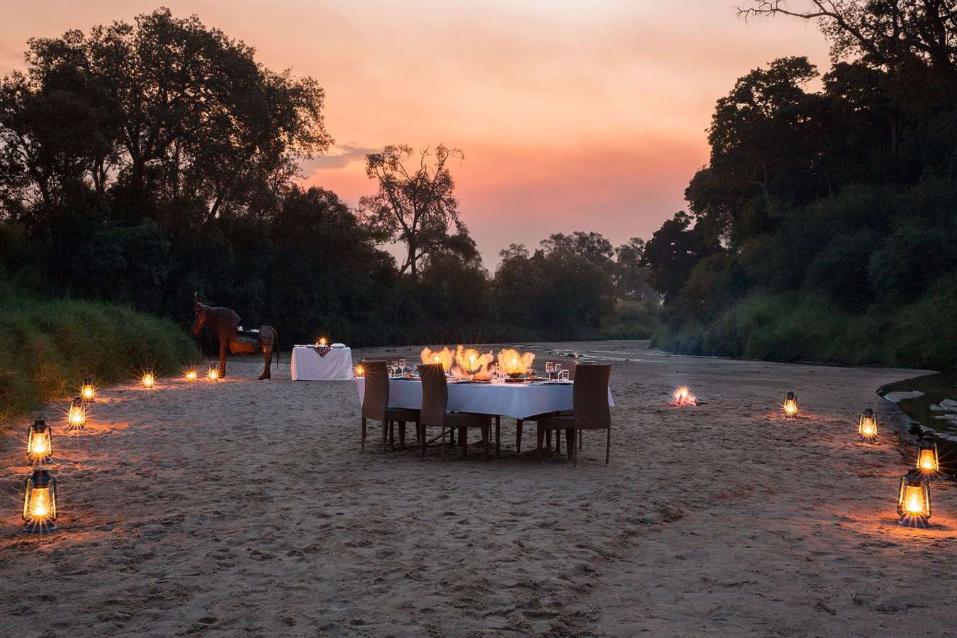 River bed dining - Sala's Camp