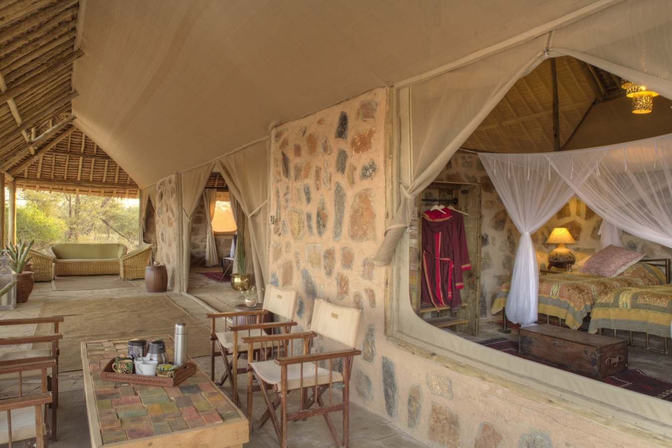 Family Banda - Saruni Rhino