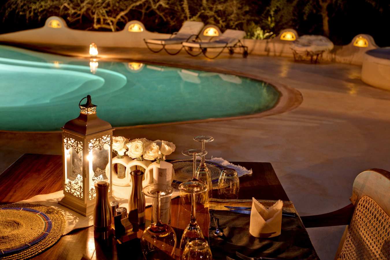 Dinner by the pool - Sasaab