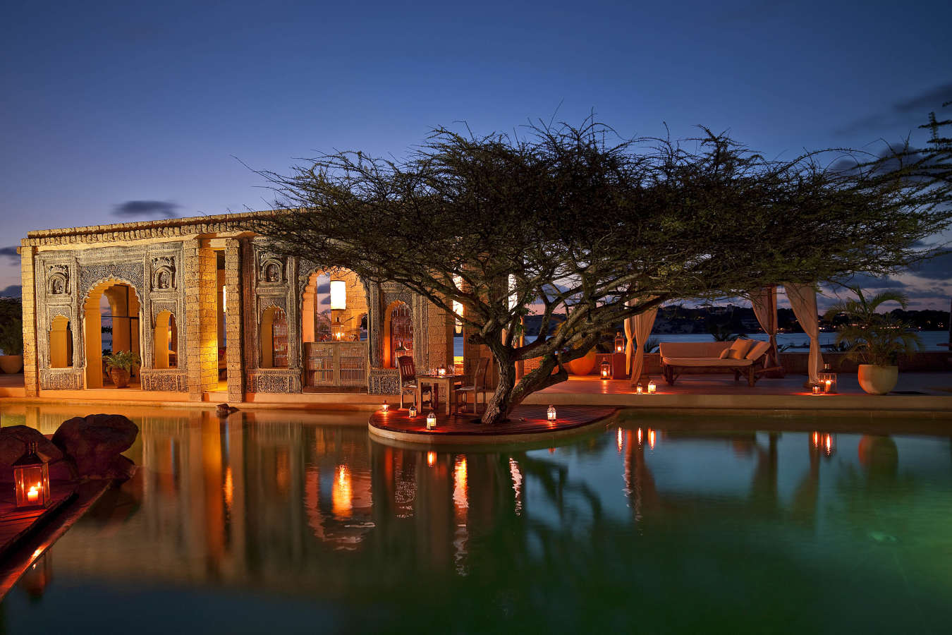 Pool by night - The Majlis Hotel